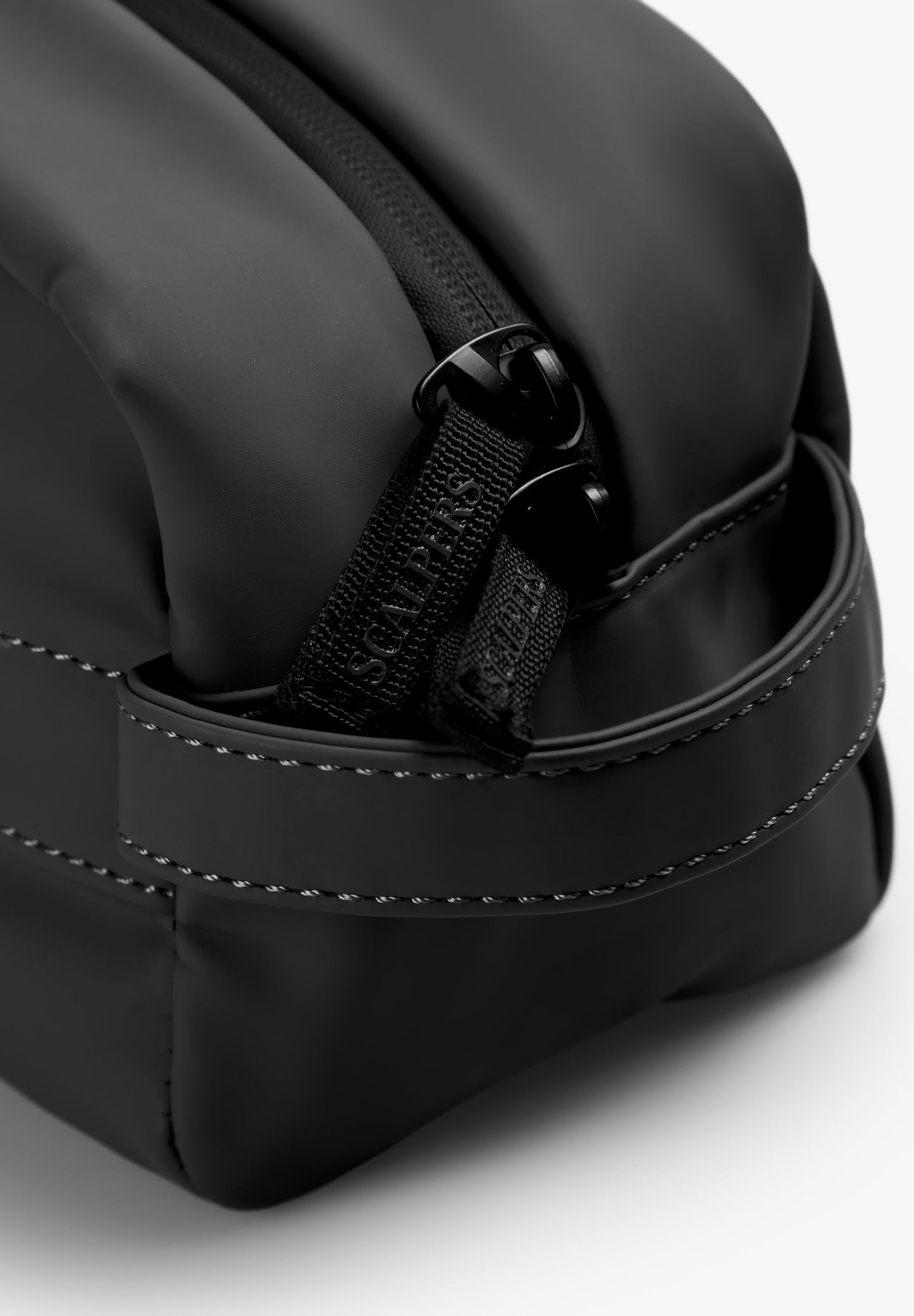 NECESSAIRE COM LOGÓTIPO REFLETOR