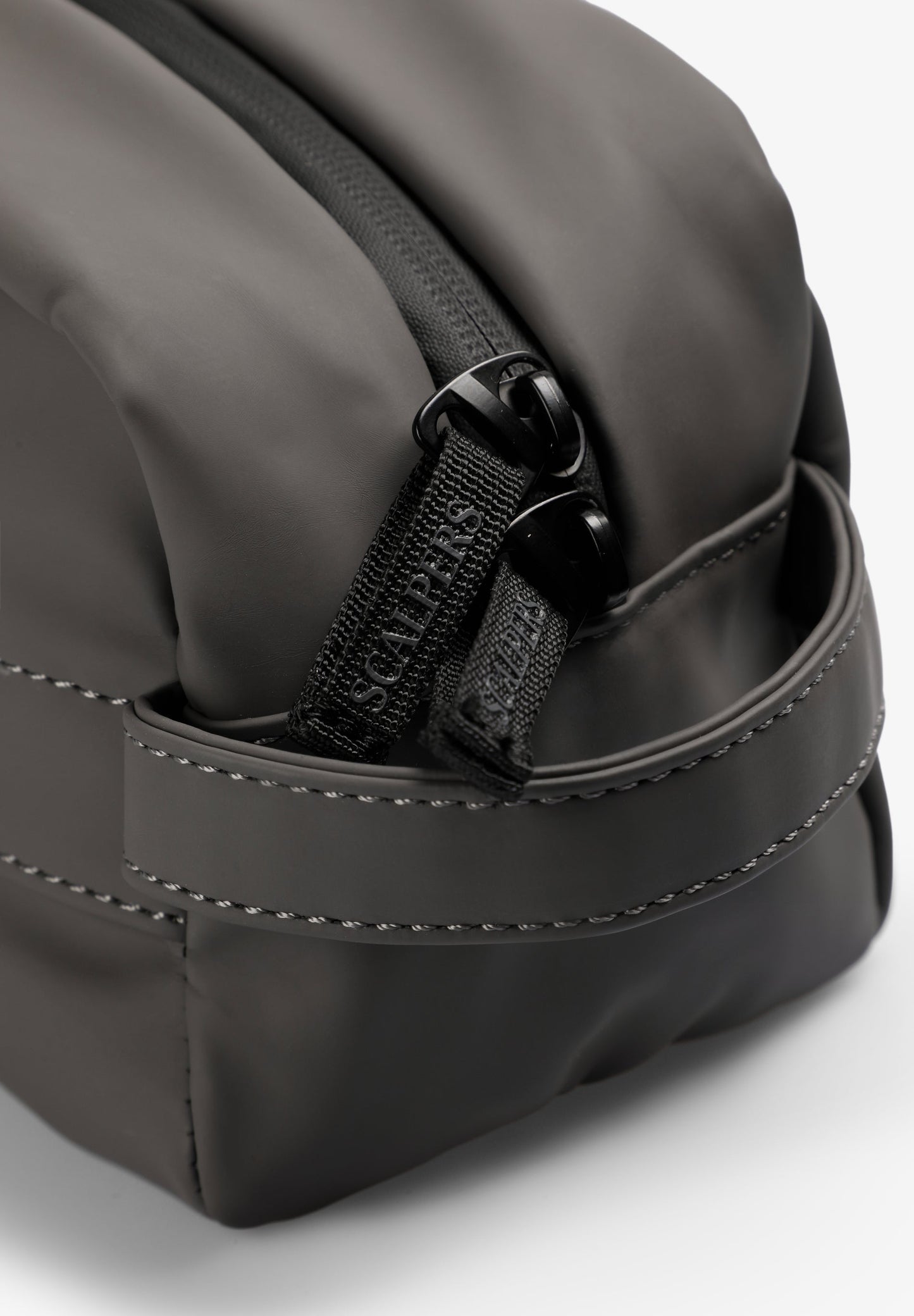 NECESSAIRE COM LOGÓTIPO REFLETOR