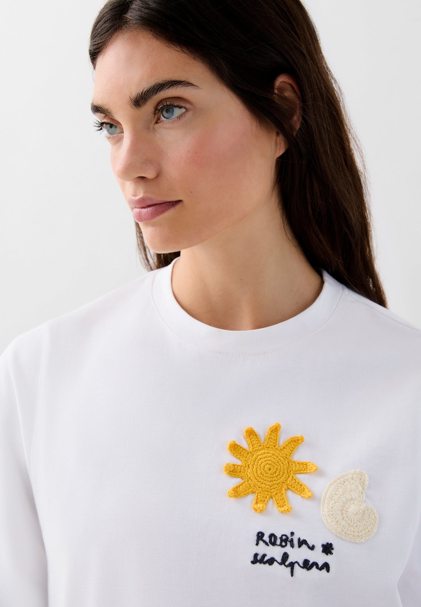 T-SHIRT PORMENORES BORDADO