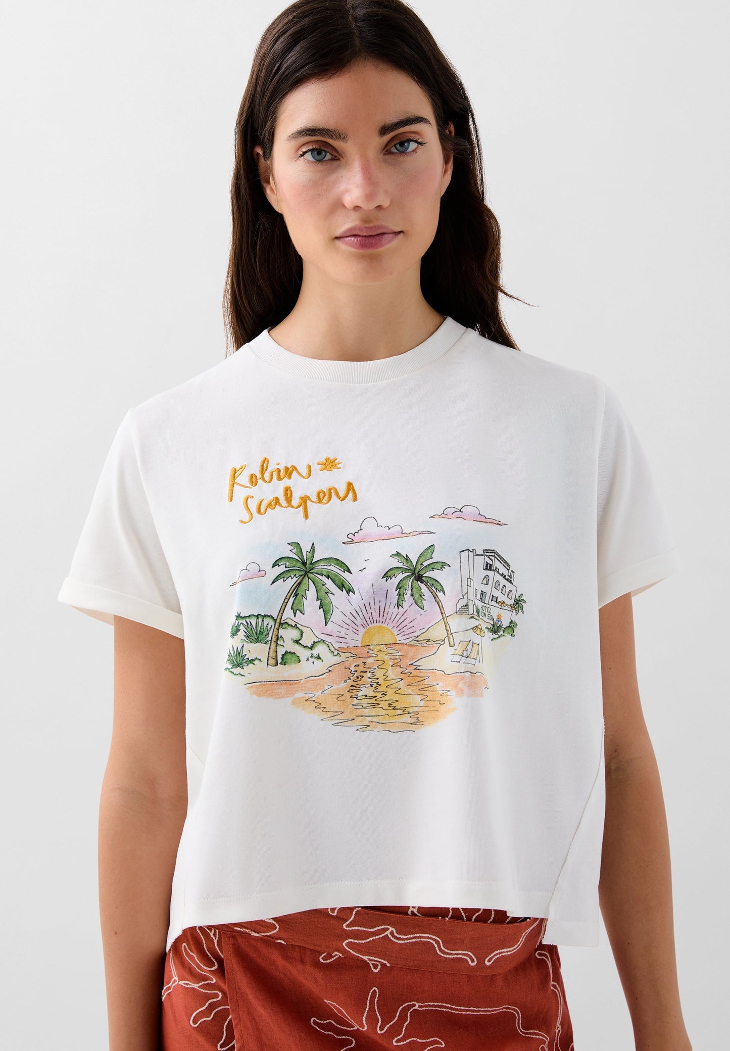 T-SHIRT ESTAMPADA BORDADA