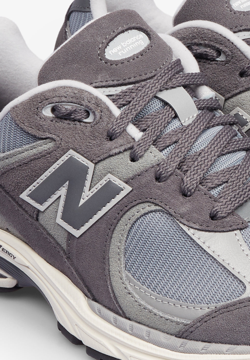 NEW BALANCE | 2002R