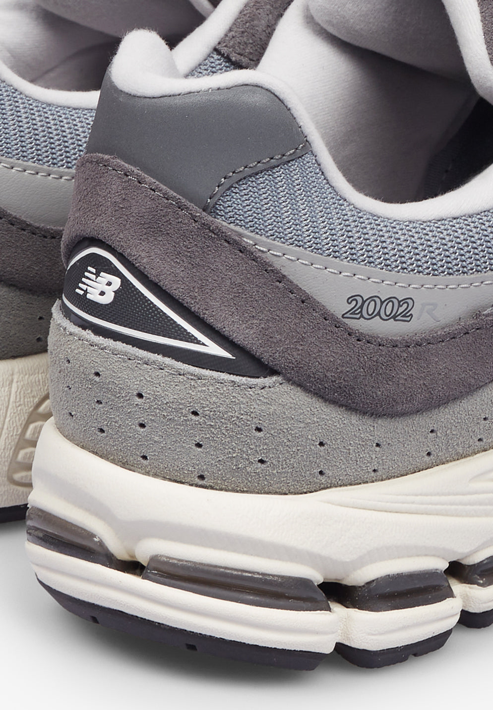 NEW BALANCE | 2002R