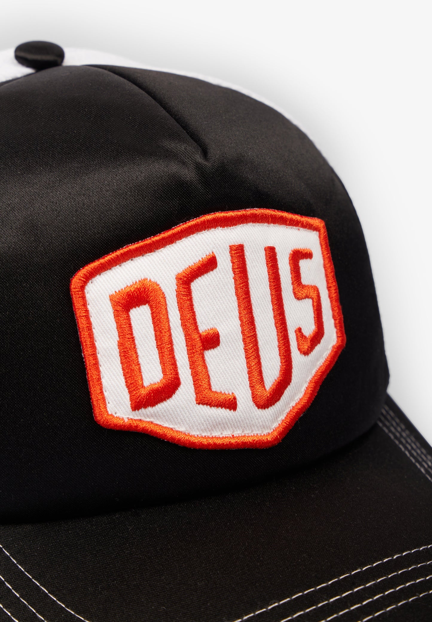 DEUS EX MACHINA | SHIELD LUXX TRUCKER