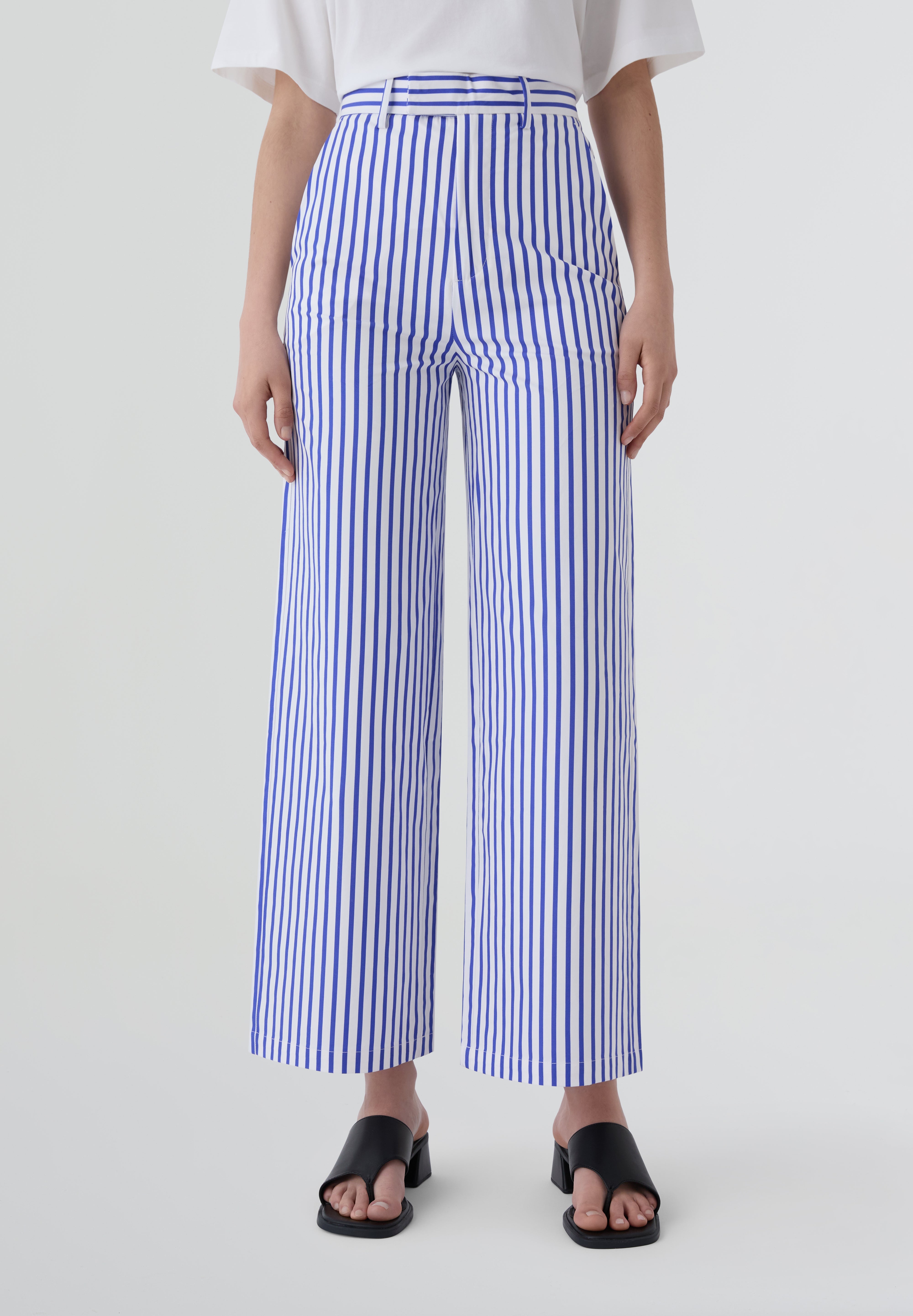 THE TINY BIG SISTER | CALÇAS ÀS RISCAS