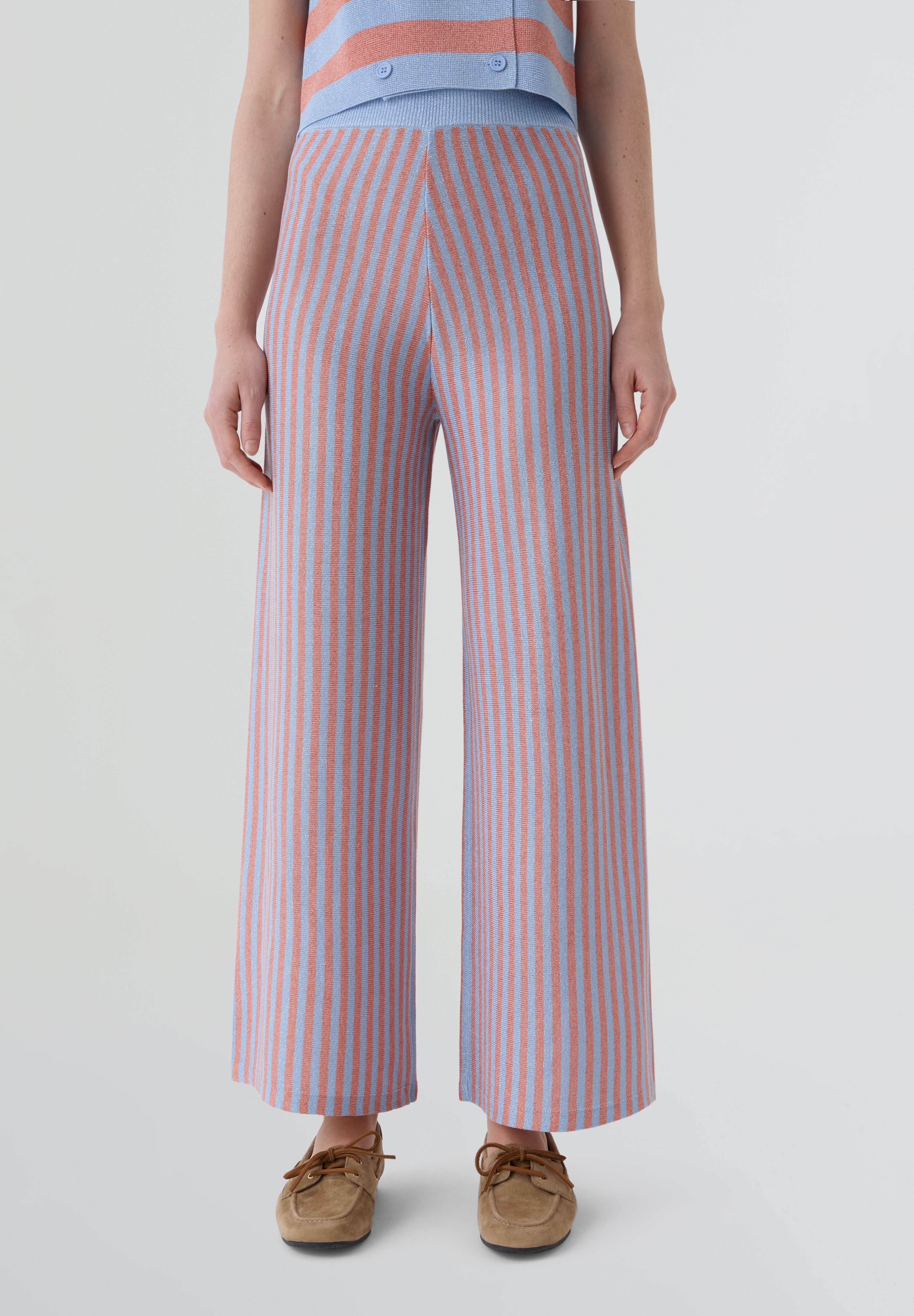 THE TINY BIG SISTER | CALÇAS DE MALHA ÀS RISCAS