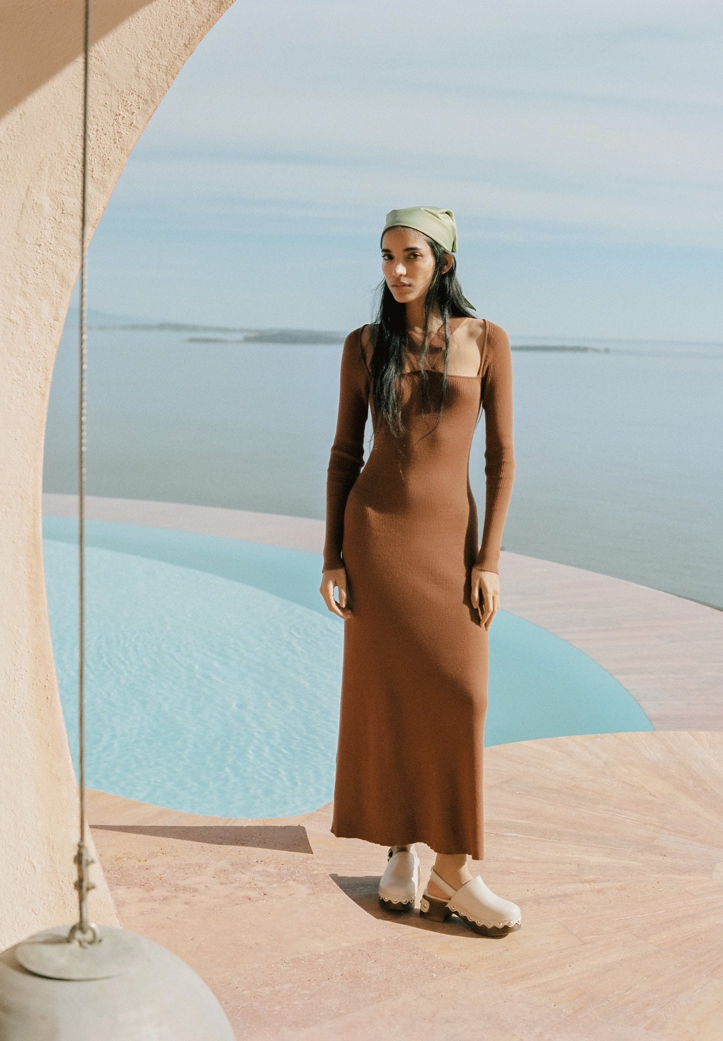 VESTIDO MIDI DE MALHA CANELADA