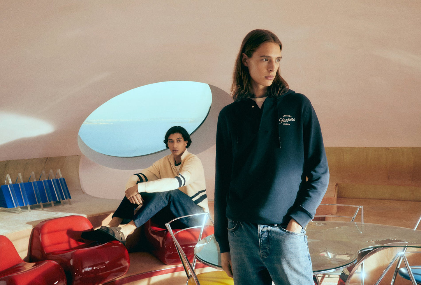 SWEATSHIRT CAPUZ COM BORDADO NO PEITO