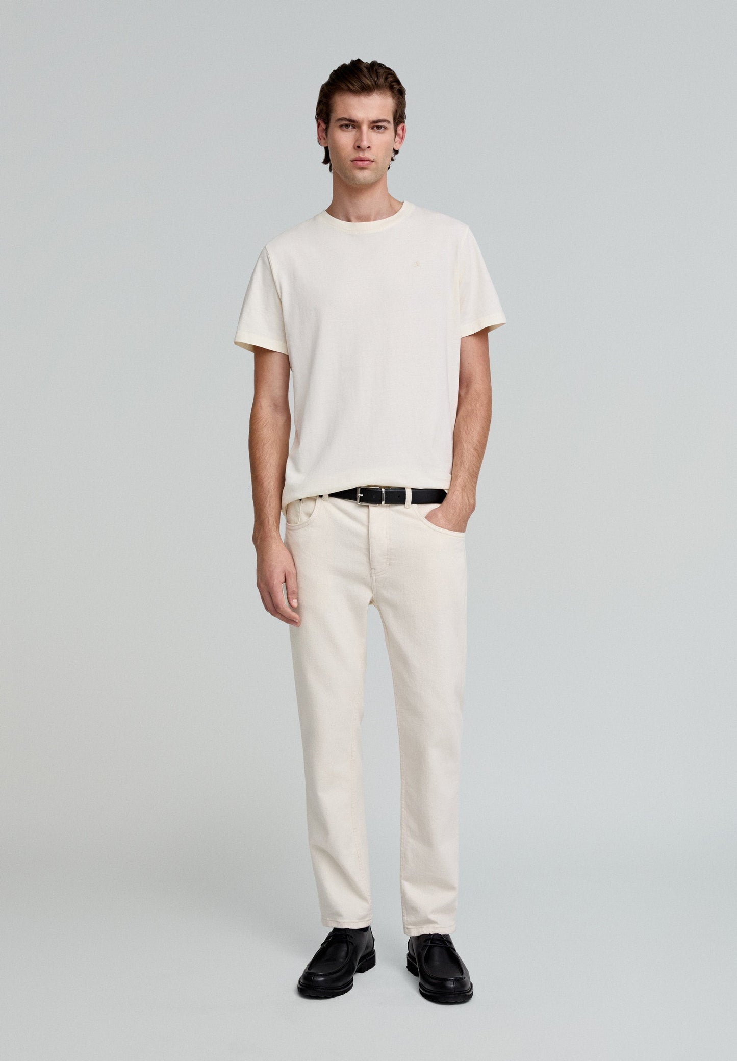 T-SHIRT BÁSICA COM SKULL