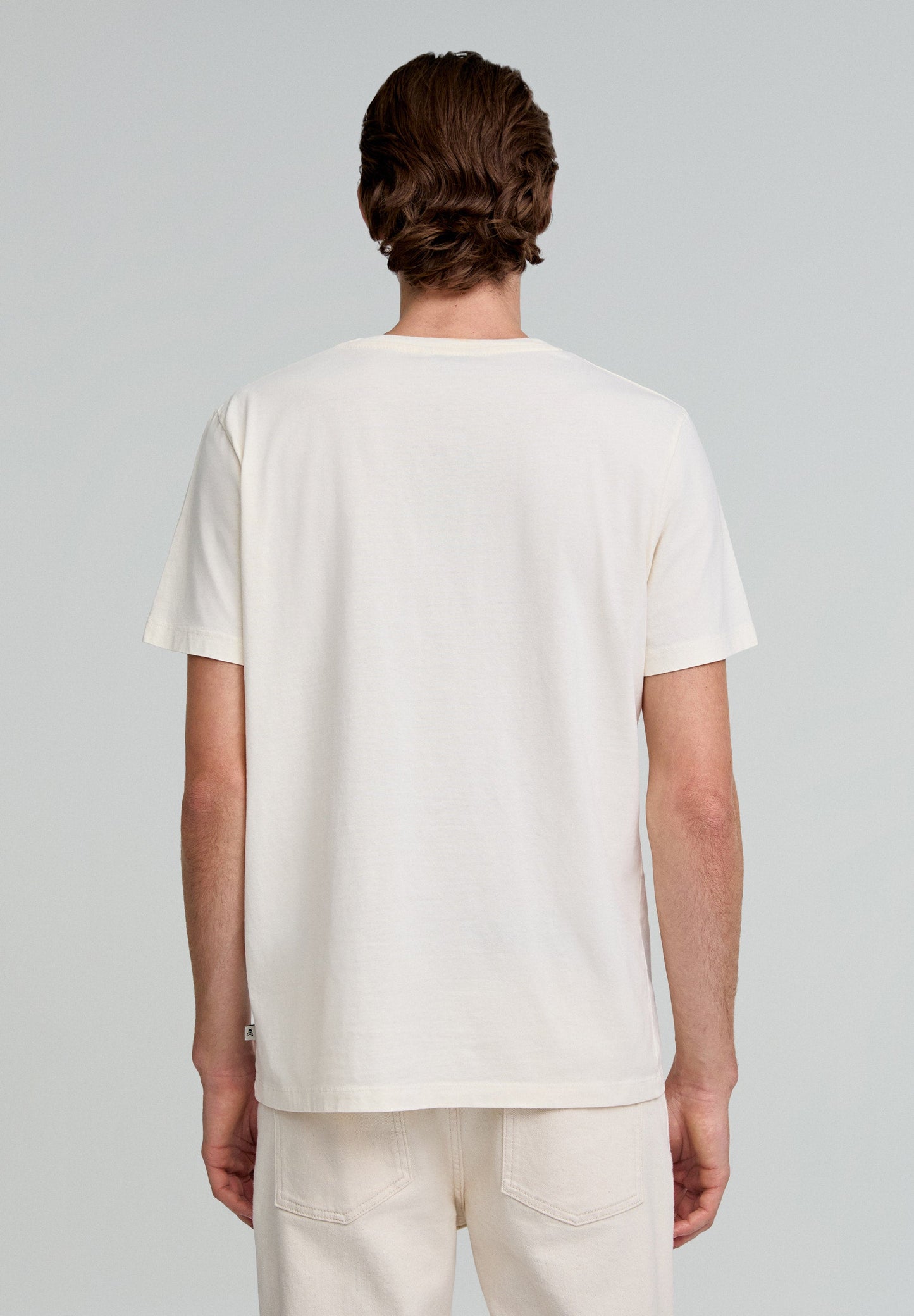 T-SHIRT BÁSICA COM SKULL