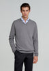 SWEATER GOLA EM BICO COM LOGÓTIPO