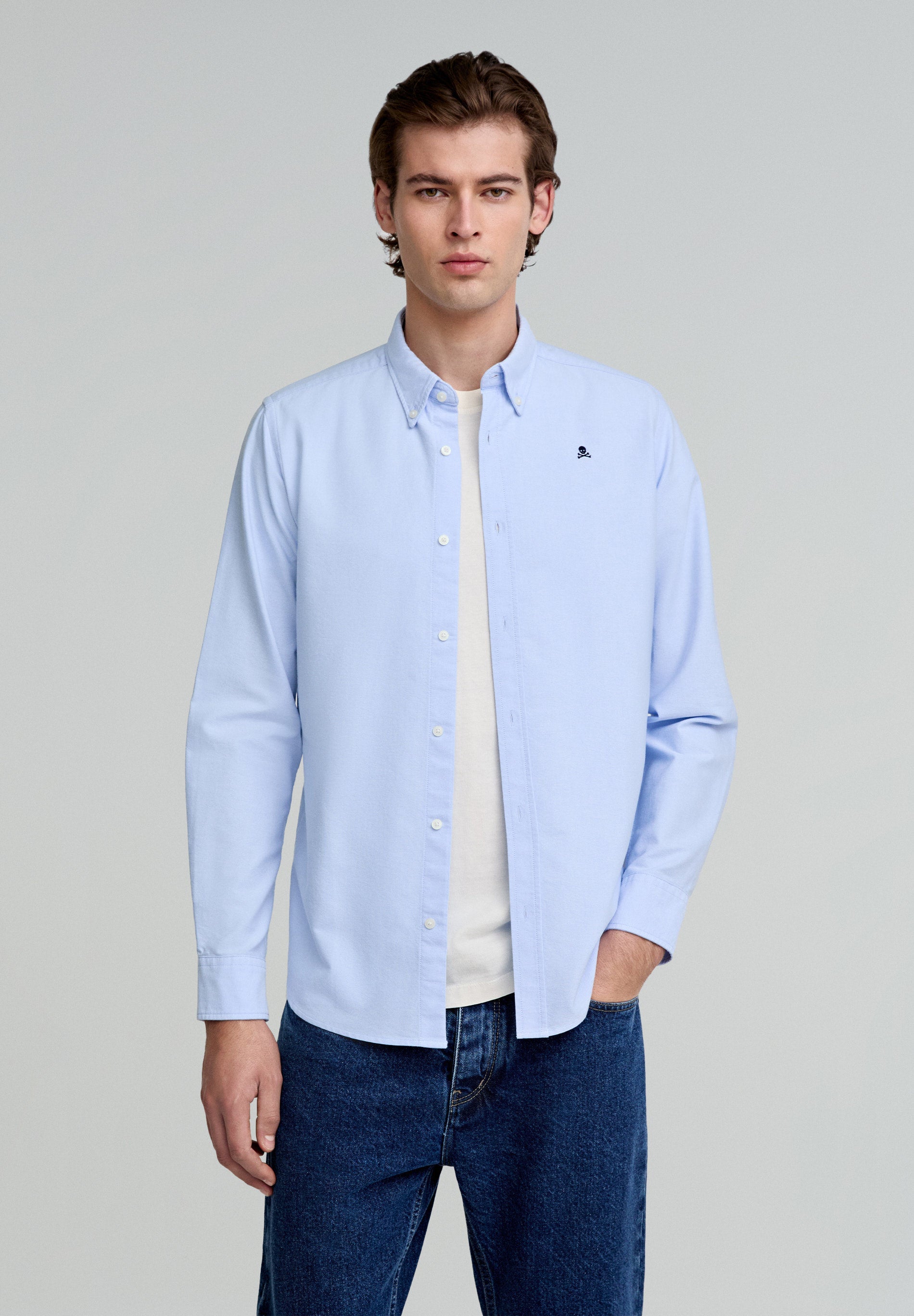 CAMISA OXFORD COM SKULL EM CONTRASTE