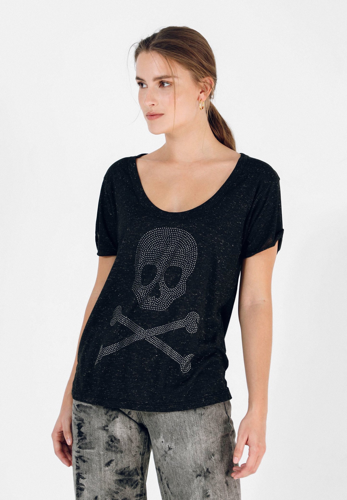 T-SHIRT LOGÓTIPO GRANDE TACHAS
