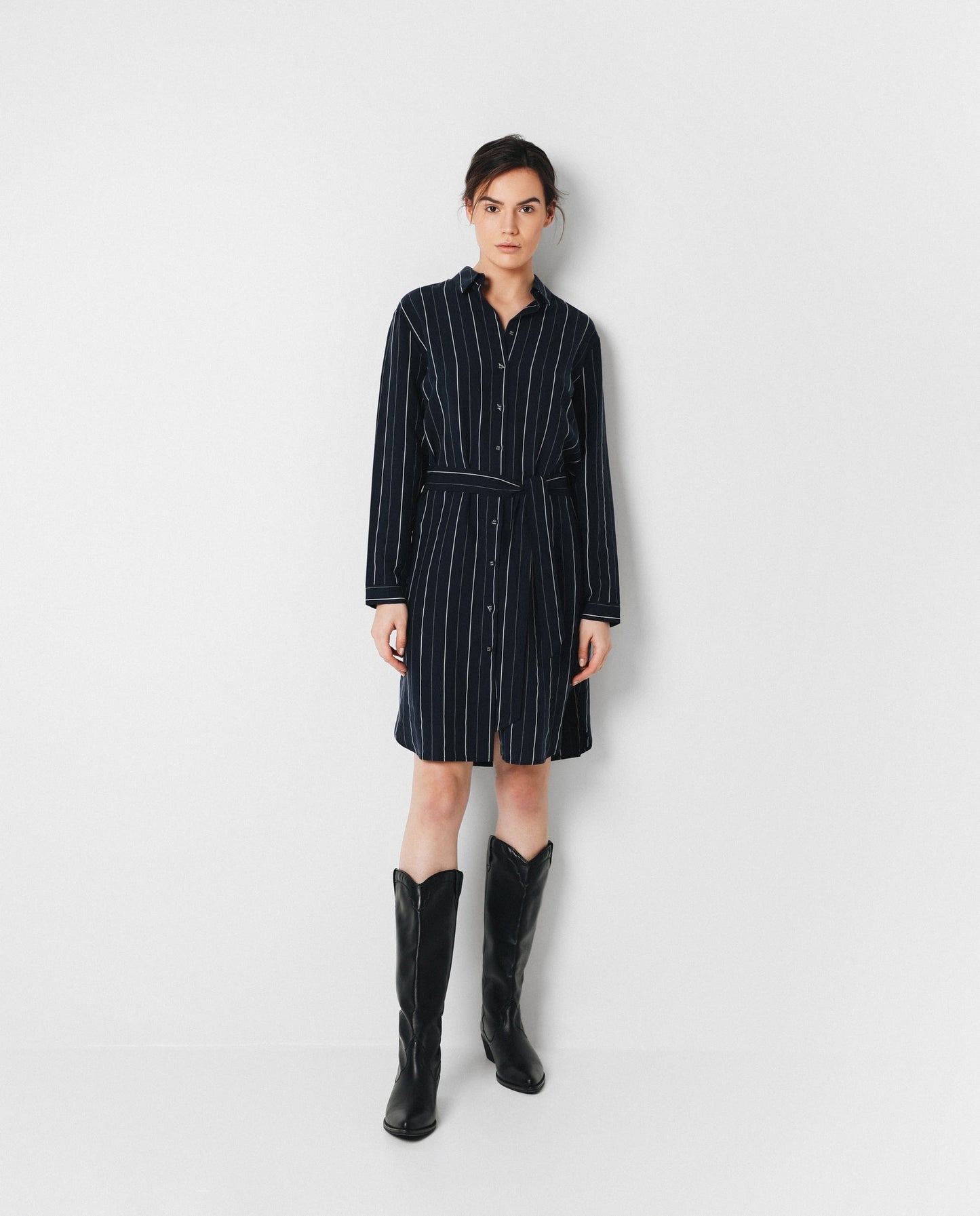 VESTIDO COM RISCAS DIPLOMÁTICAS