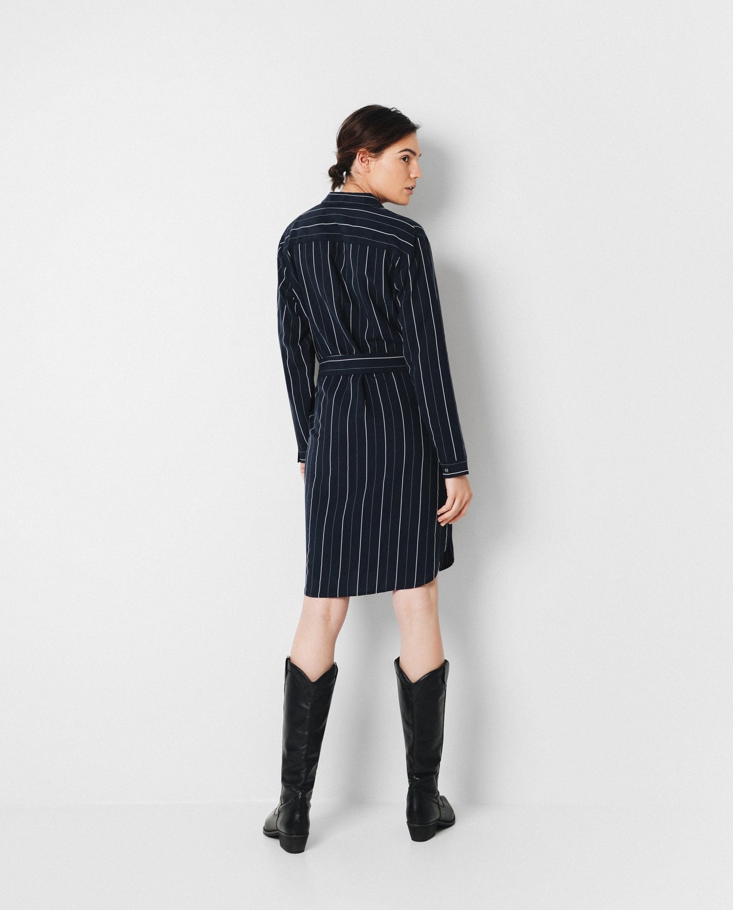 VESTIDO COM RISCAS DIPLOMÁTICAS