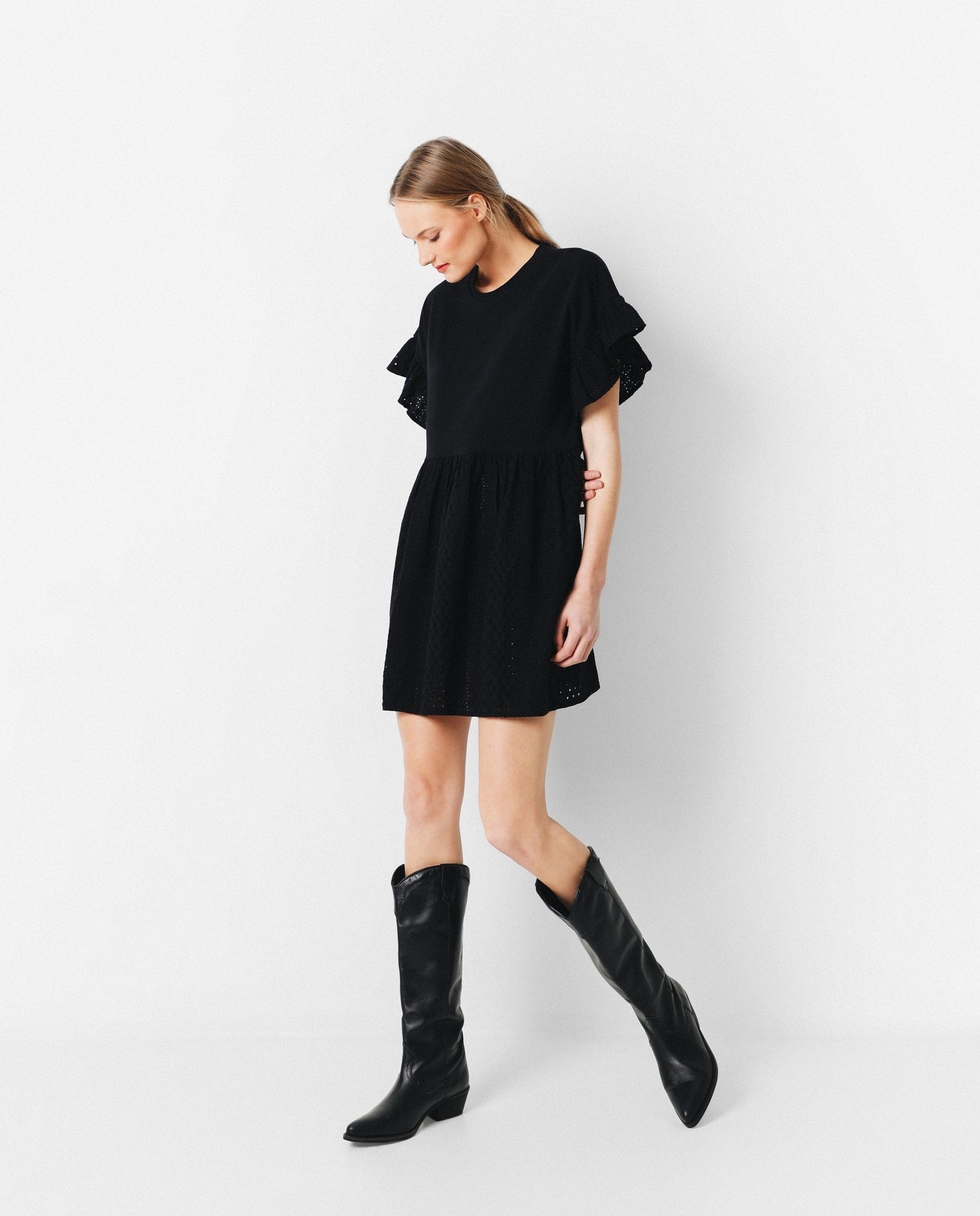 MINI VESTIDO COM BORDADO INGLÊS