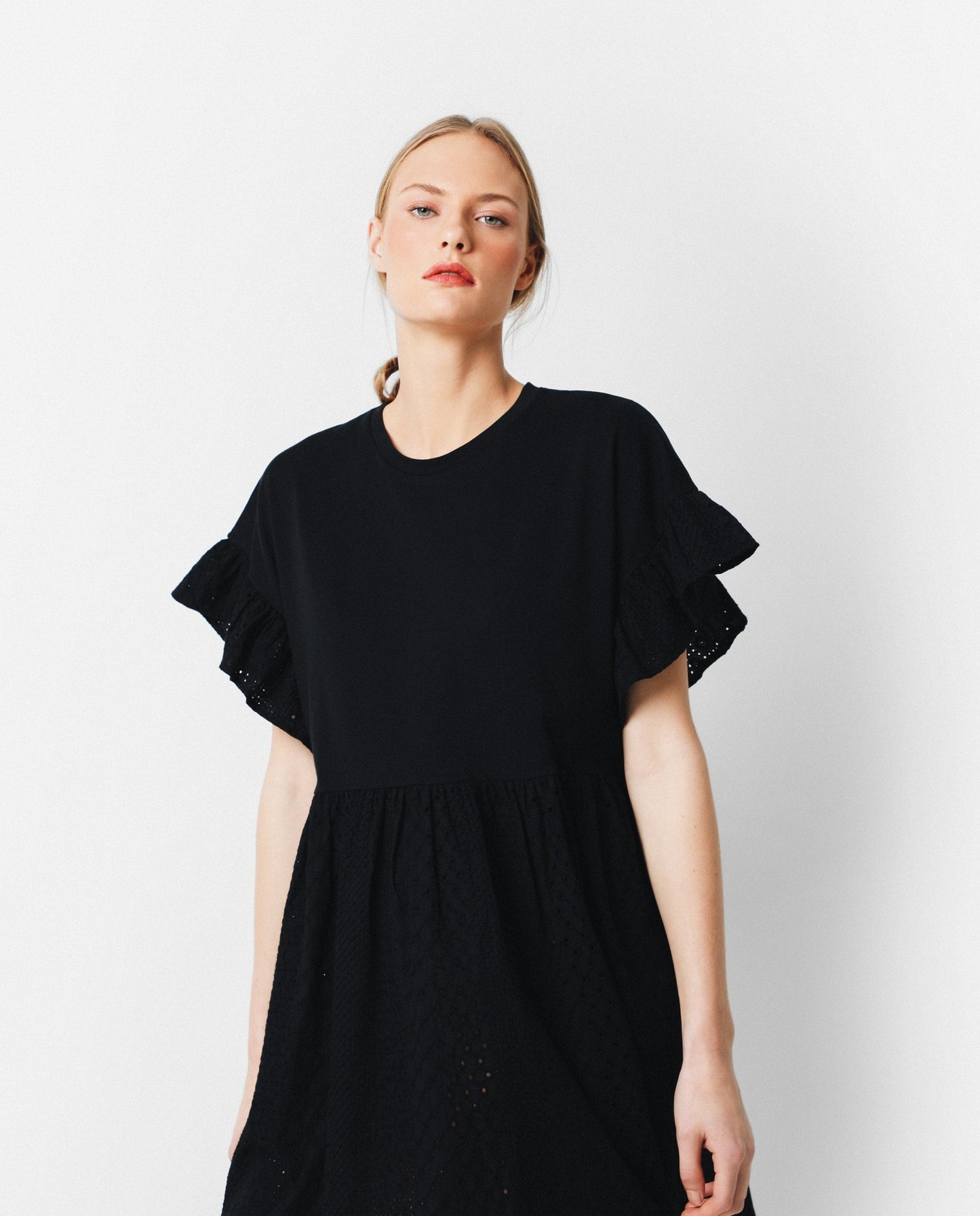 MINI VESTIDO COM BORDADO INGLÊS