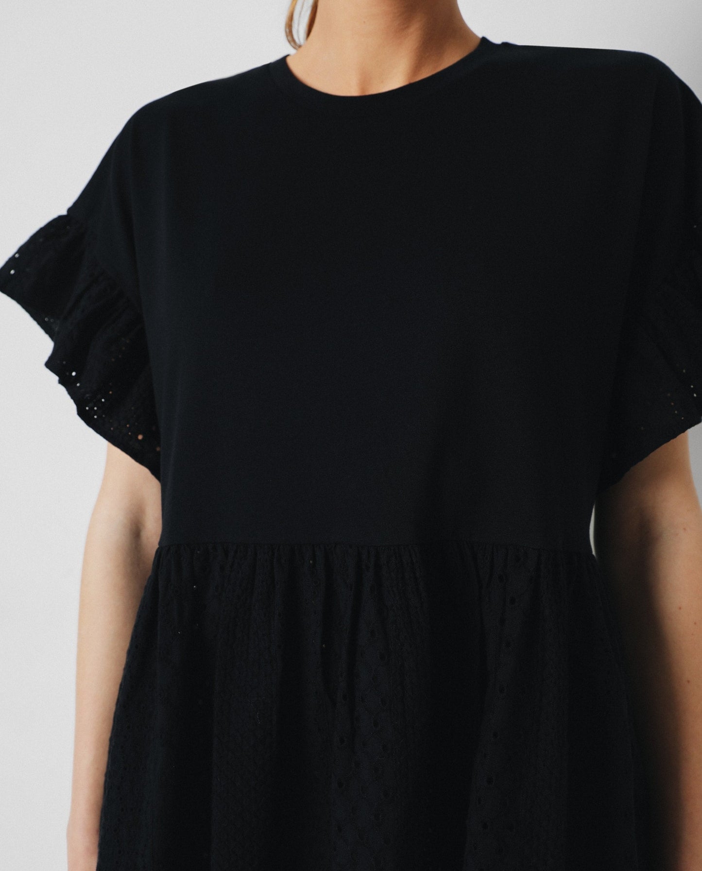 MINI VESTIDO COM BORDADO INGLÊS