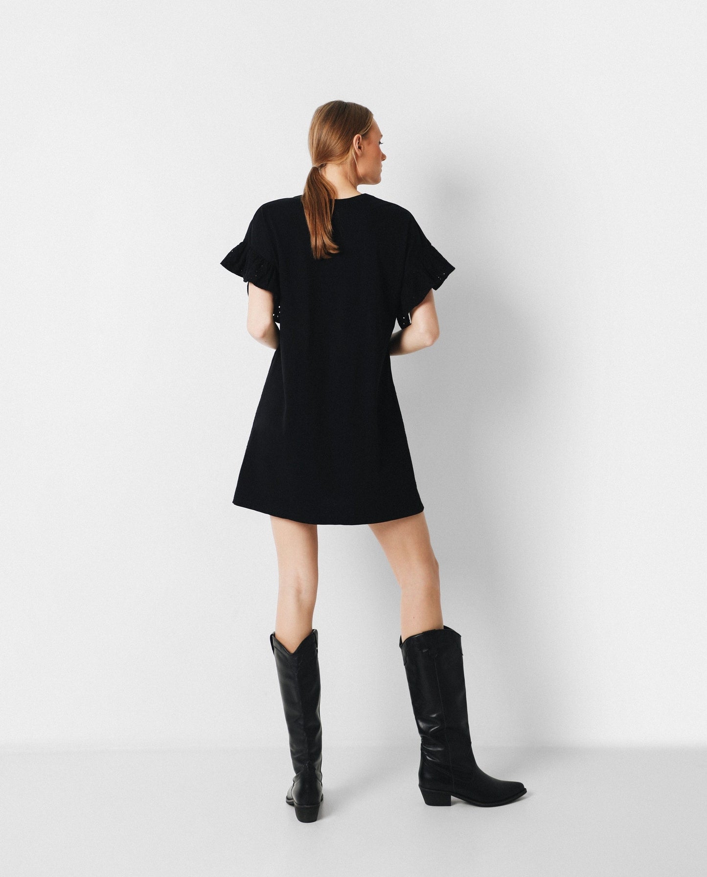 MINI VESTIDO COM BORDADO INGLÊS