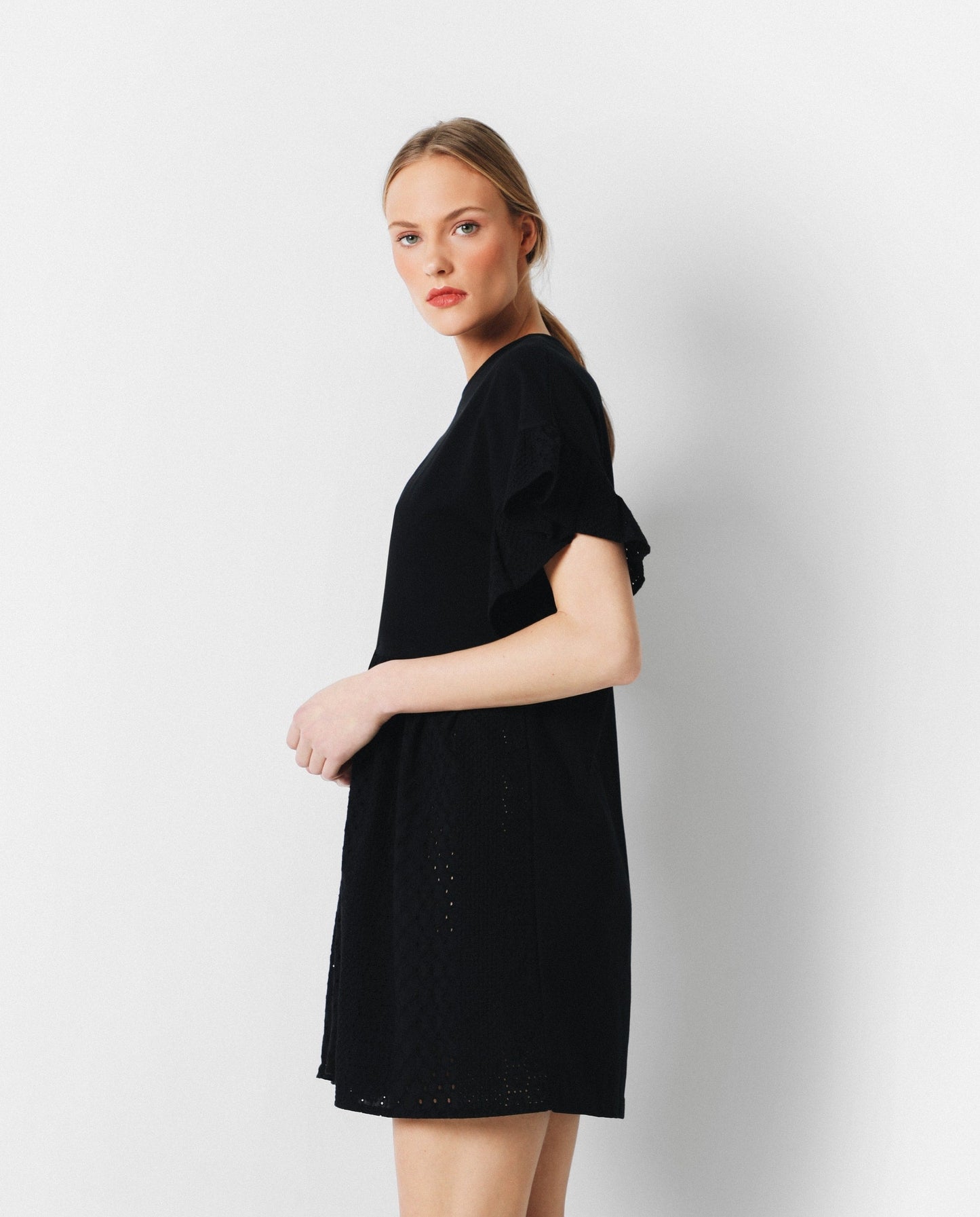 MINI VESTIDO COM BORDADO INGLÊS