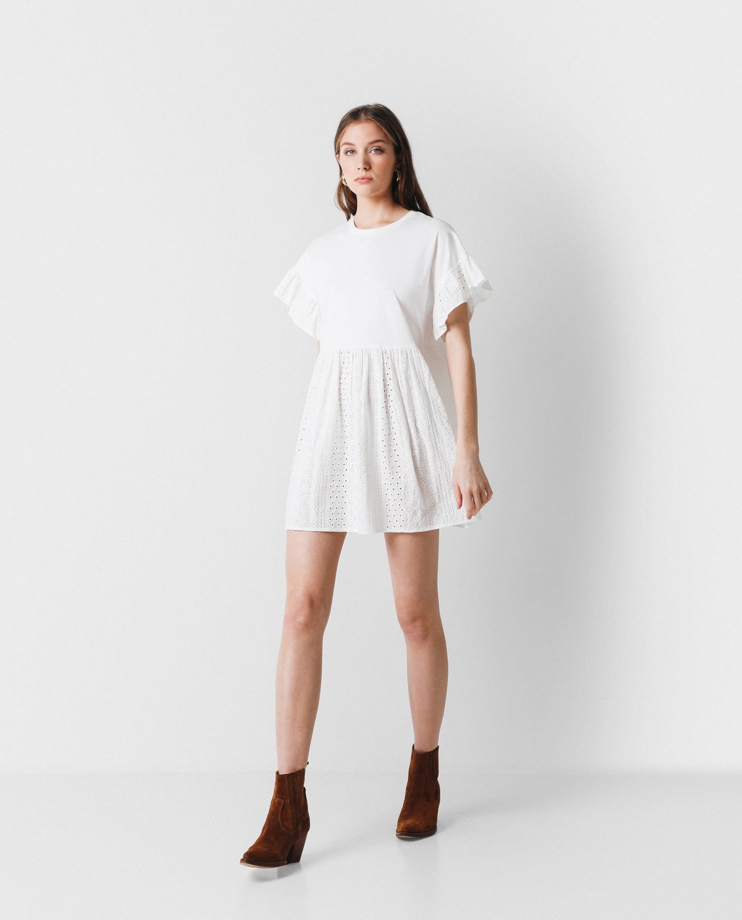 MINI VESTIDO COM BORDADO INGLÊS