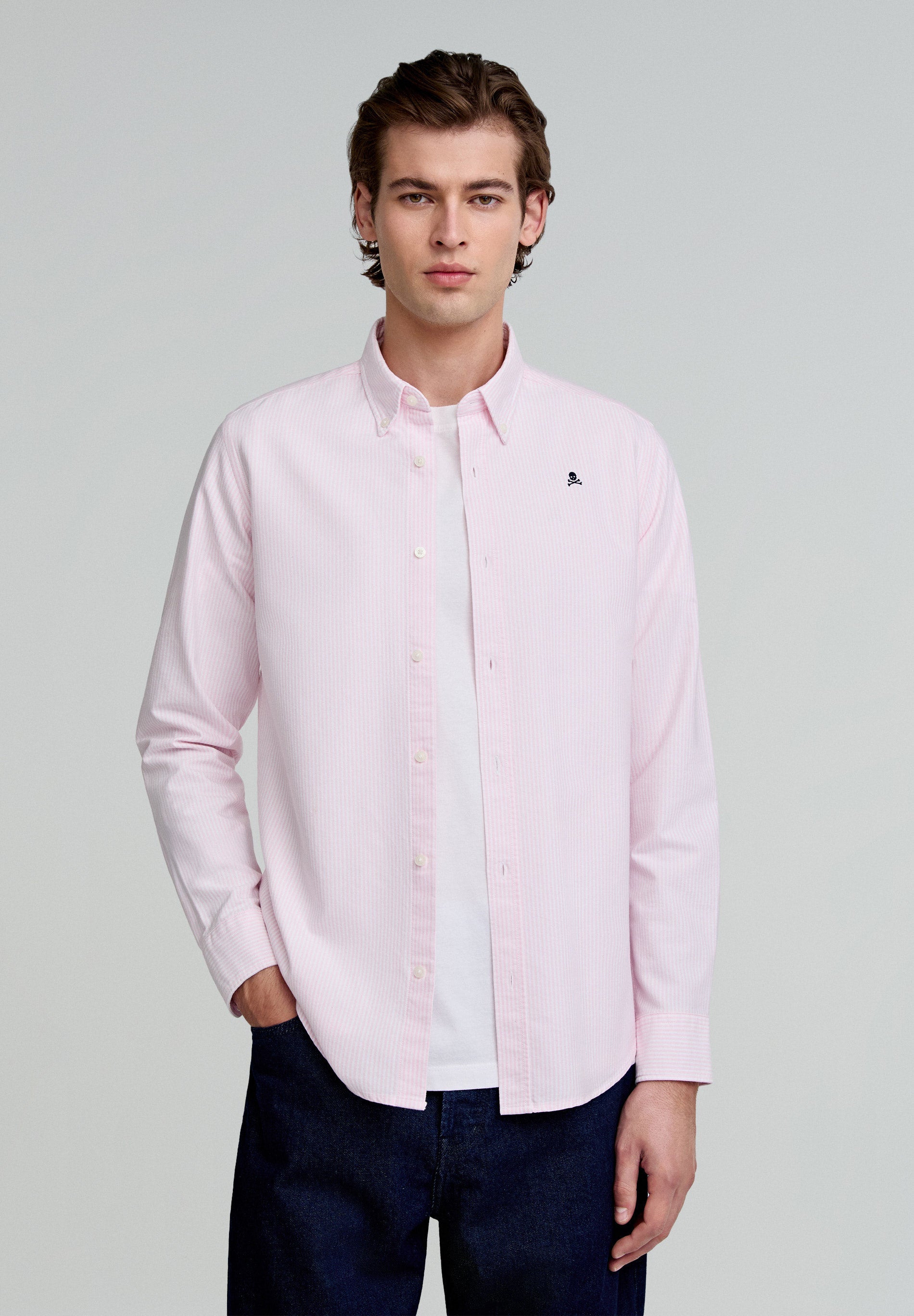 CAMISA OXFORD COM SKULL EM CONTRASTE