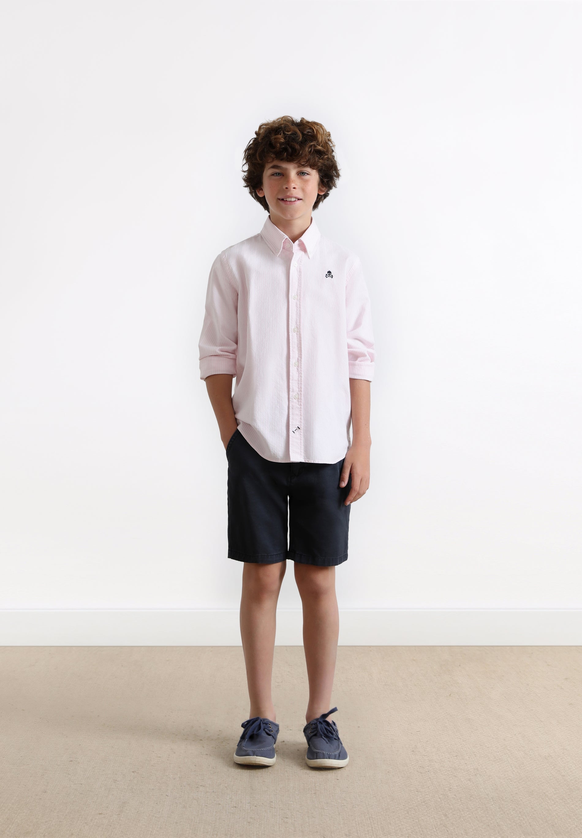 CAMISA DE RISCAS COM LOGO A CONTRASTAR