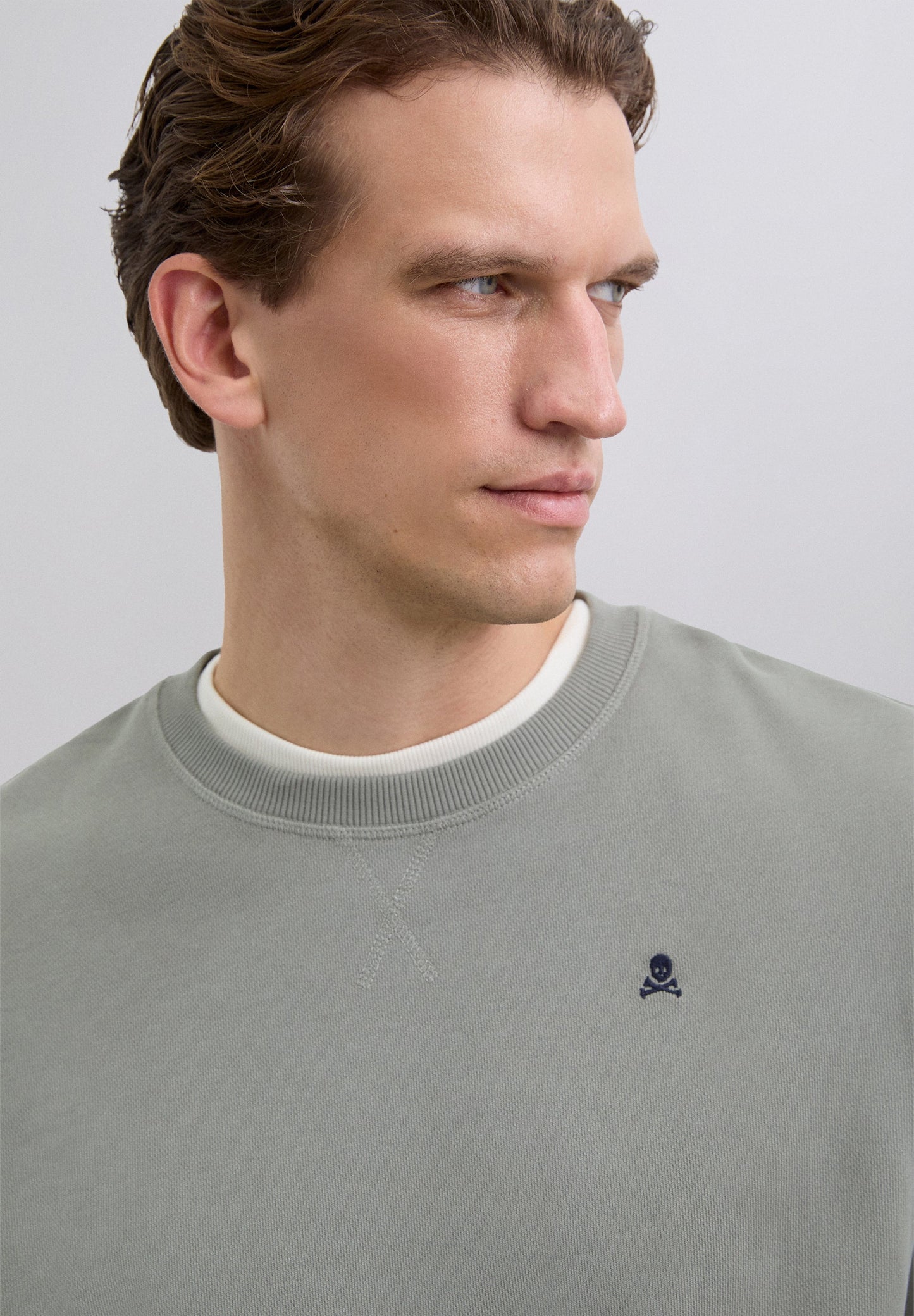 SWEATSHIRT BÁSICA COM SKULL