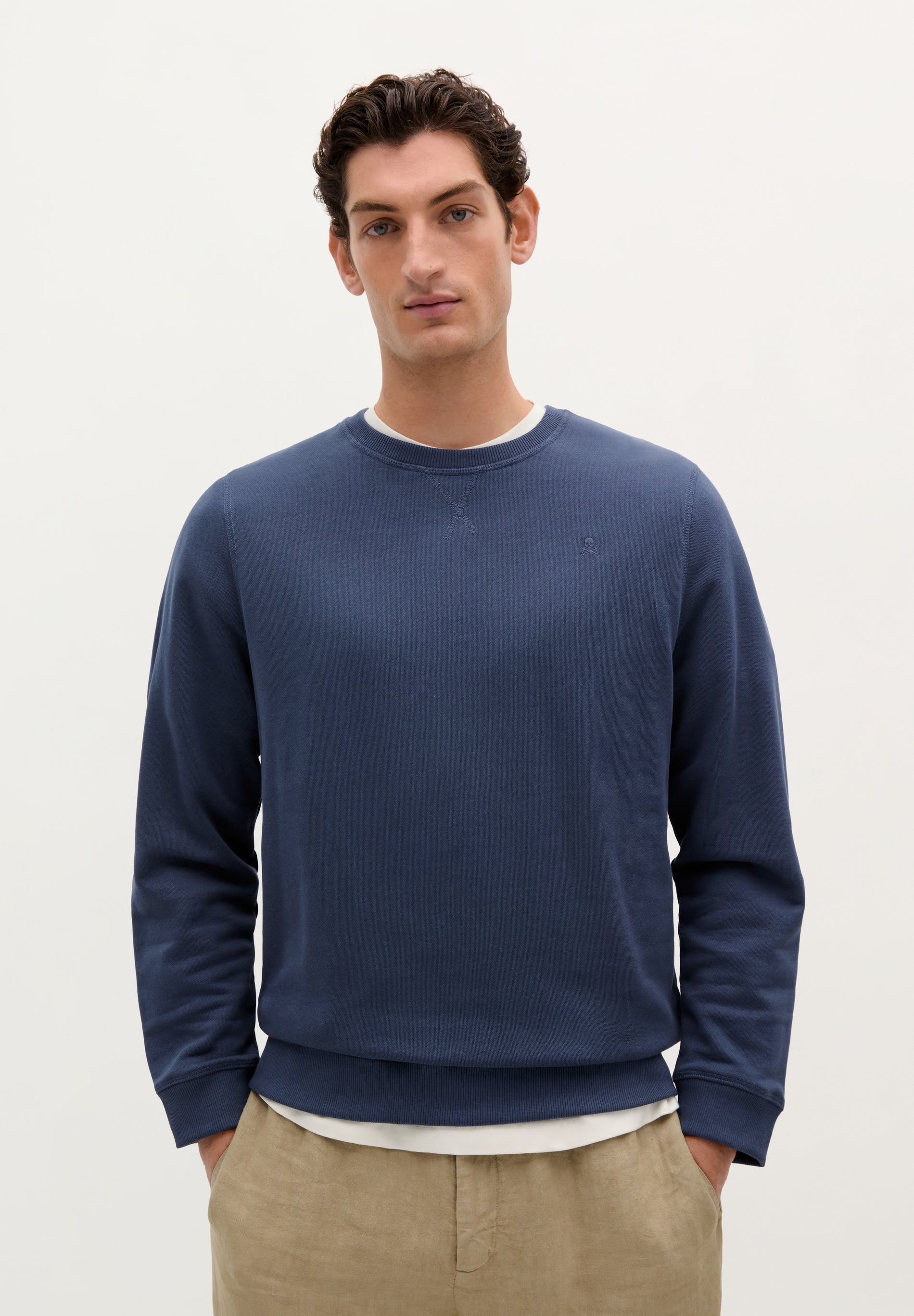 SWEATSHIRT BÁSICA BORDADA EM CONTRASTE