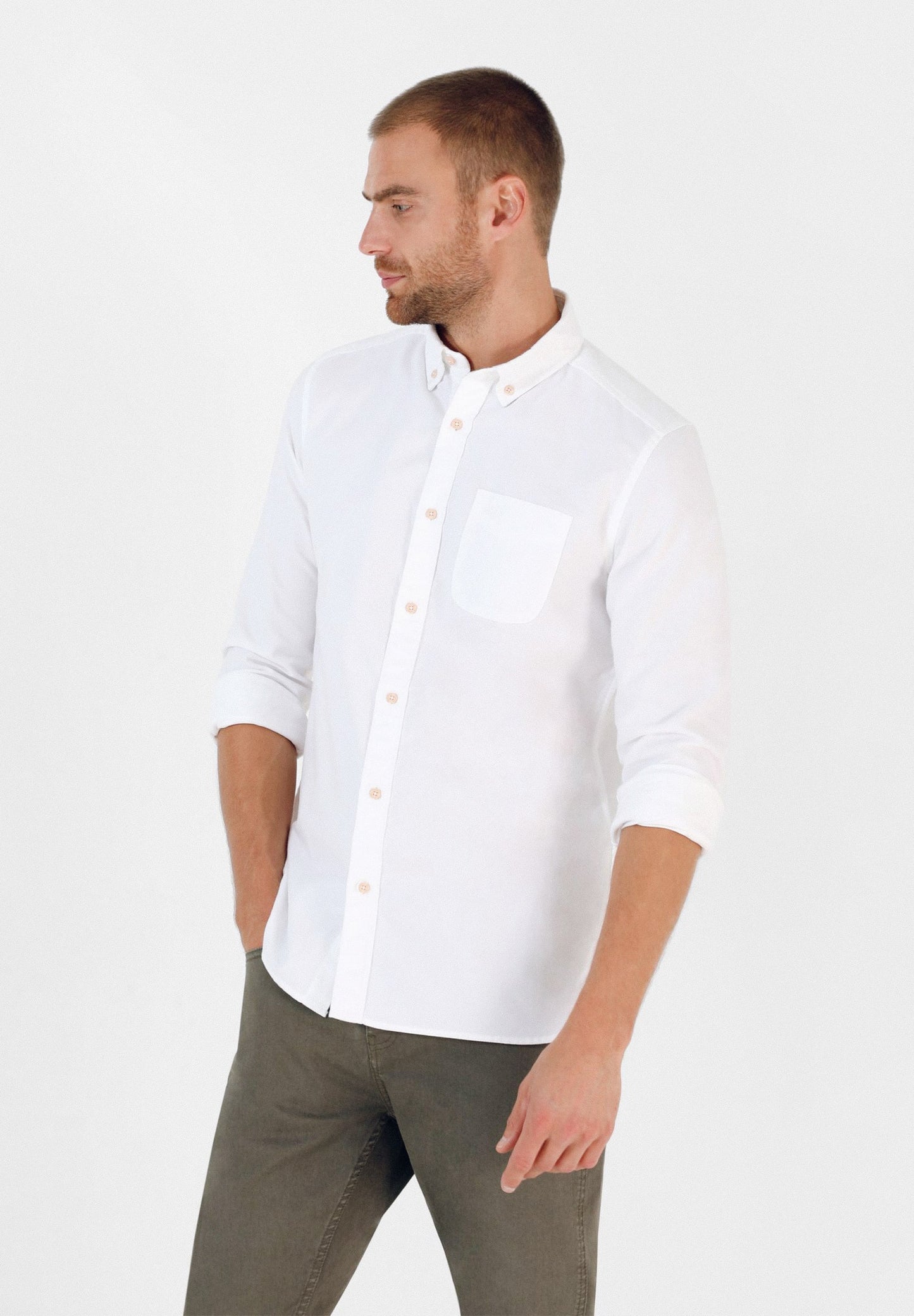 CAMISA COM COLARINHO DE BOTÕES