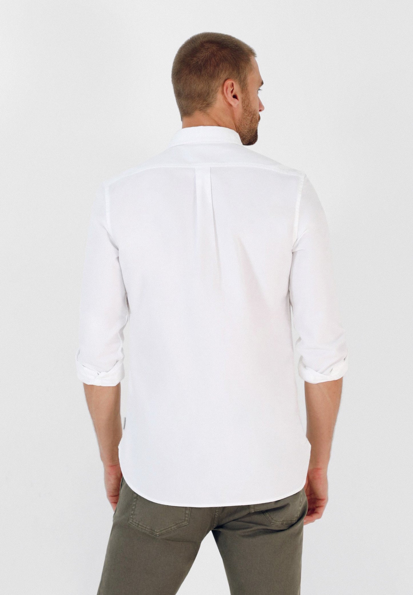 CAMISA COM COLARINHO DE BOTÕES