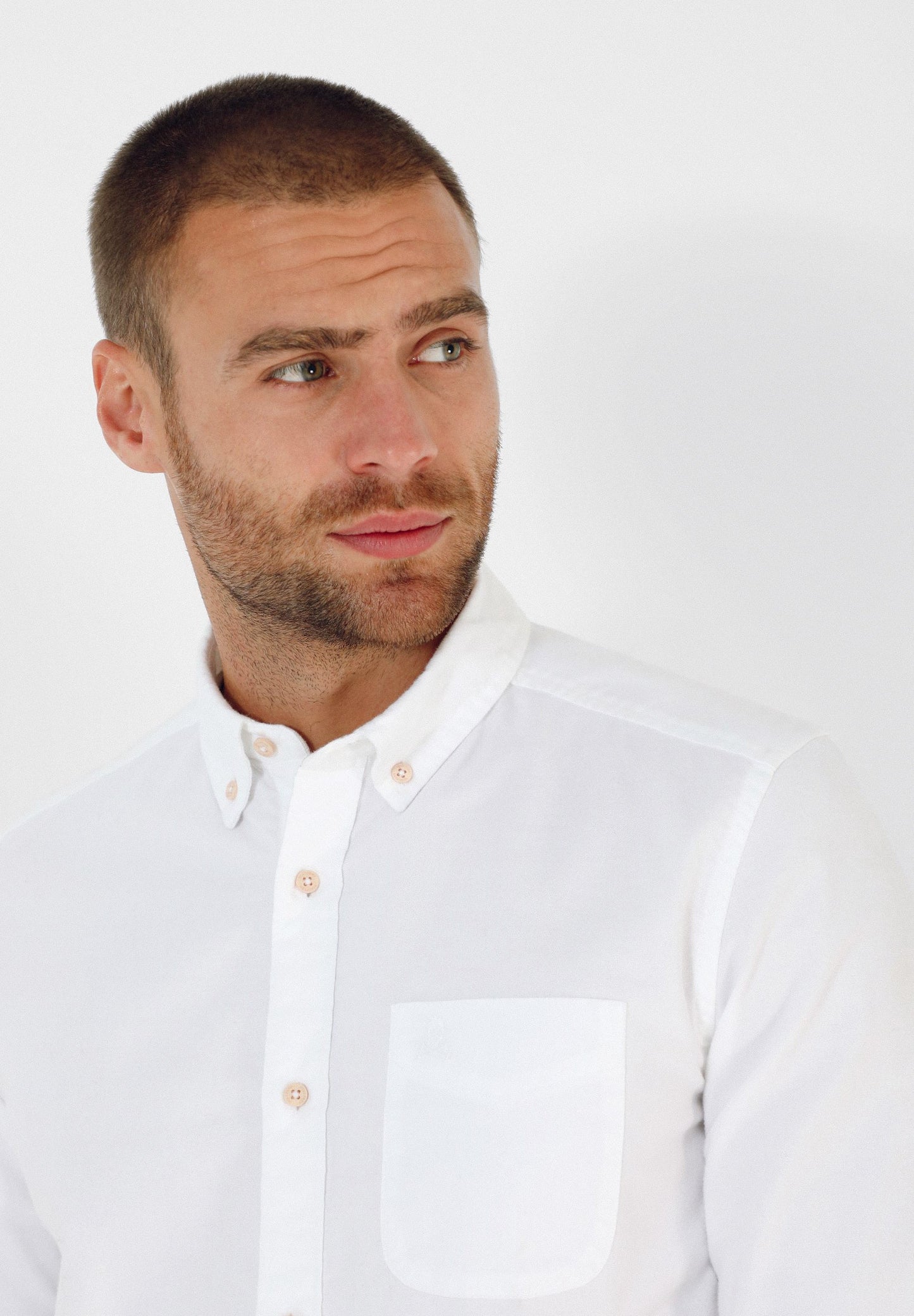 CAMISA COM COLARINHO DE BOTÕES