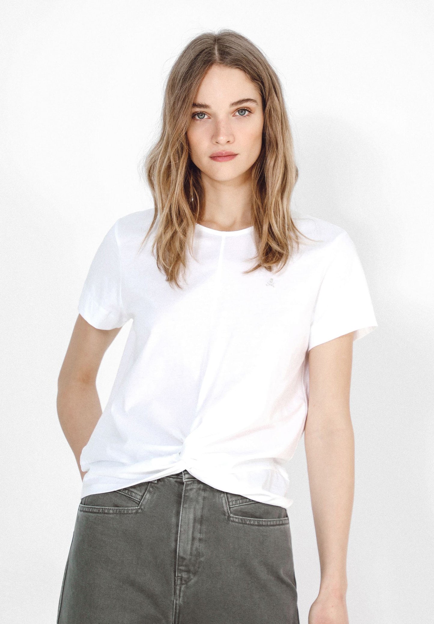 T-SHIRT COM NÓ