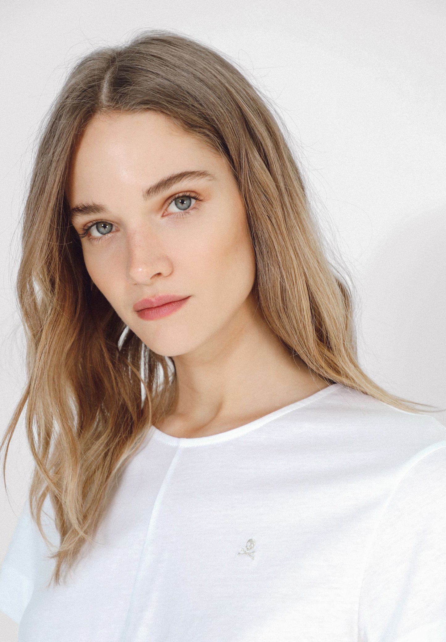 T-SHIRT COM NÓ