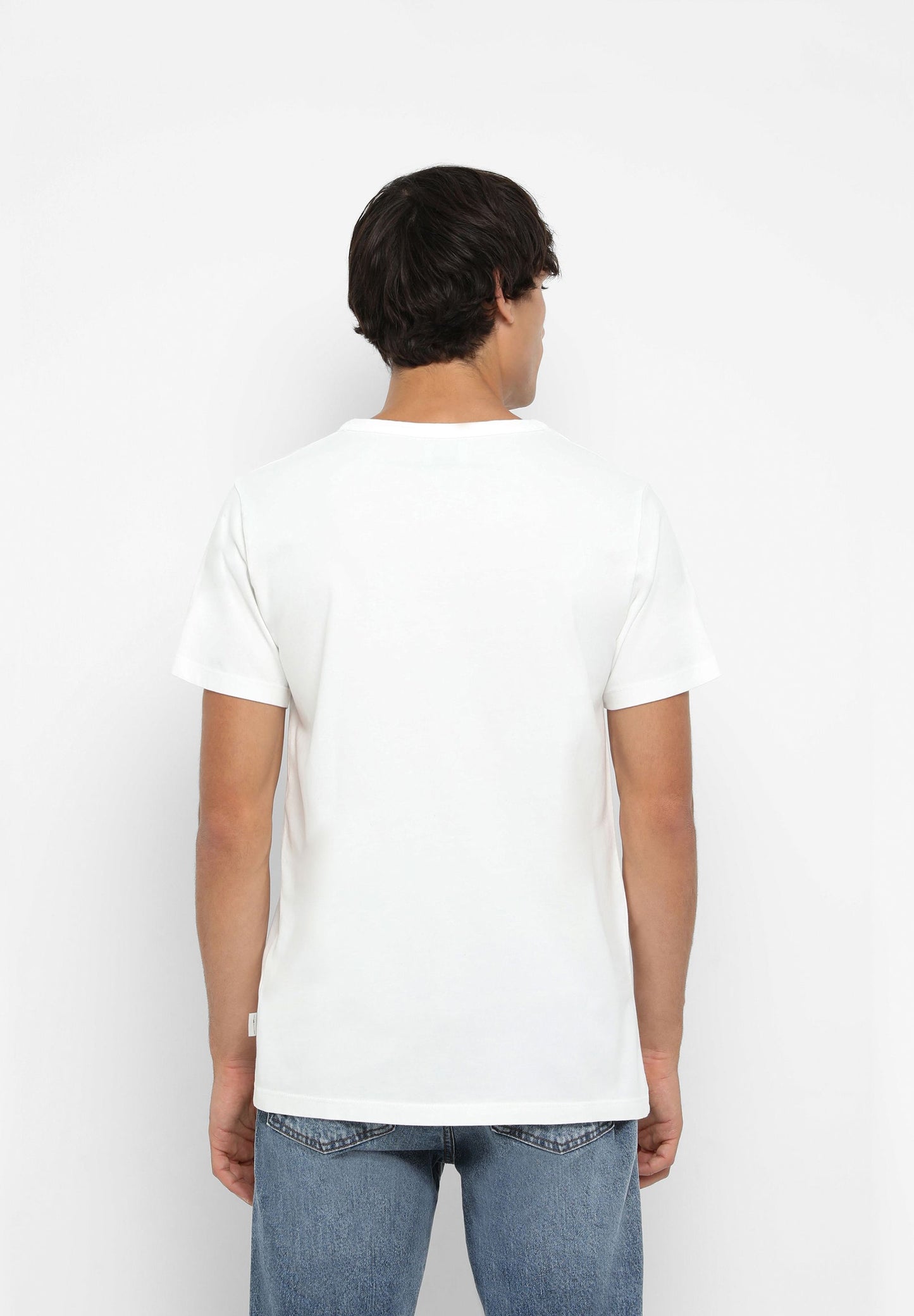 T-SHIRT COM PADRÃO FRONTAL