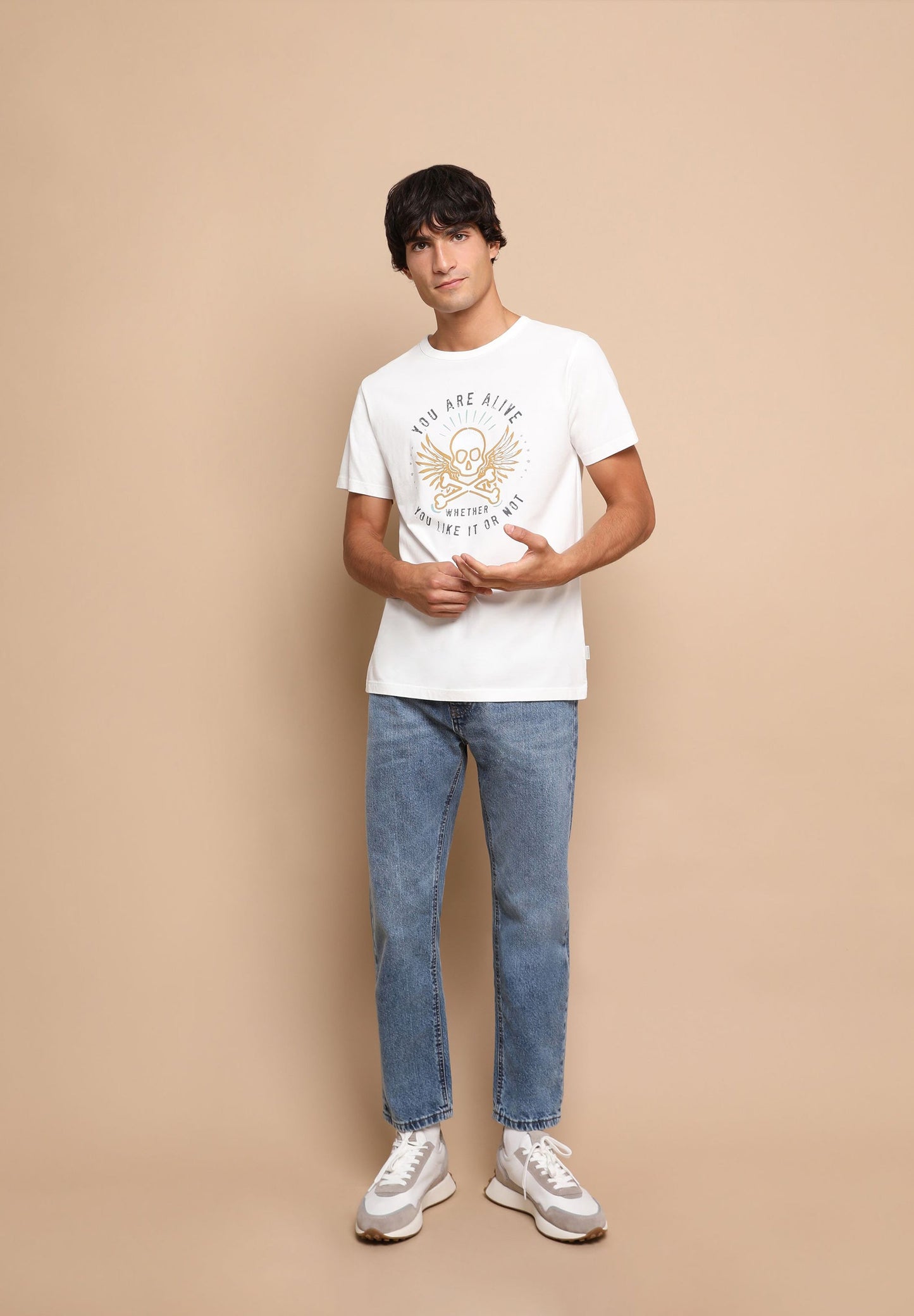 T-SHIRT COM PADRÃO FRONTAL