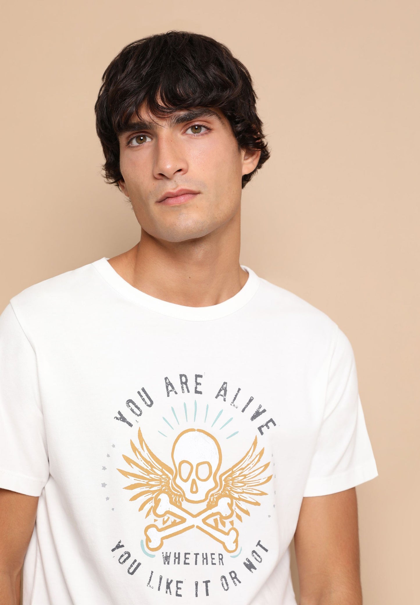 T-SHIRT COM PADRÃO FRONTAL
