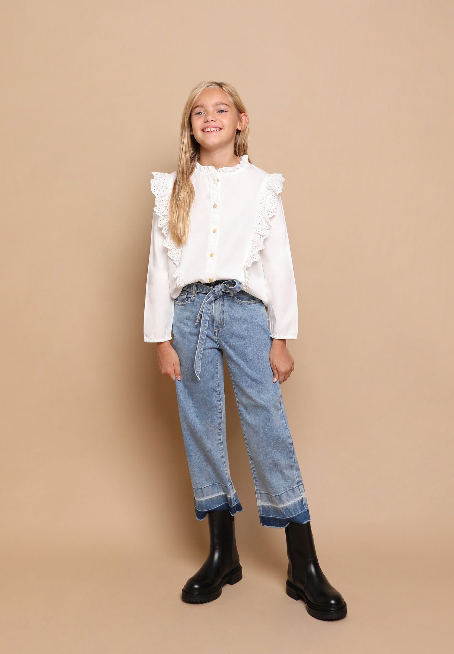 BLUSA LISA PORMENOR DE FOLHOS