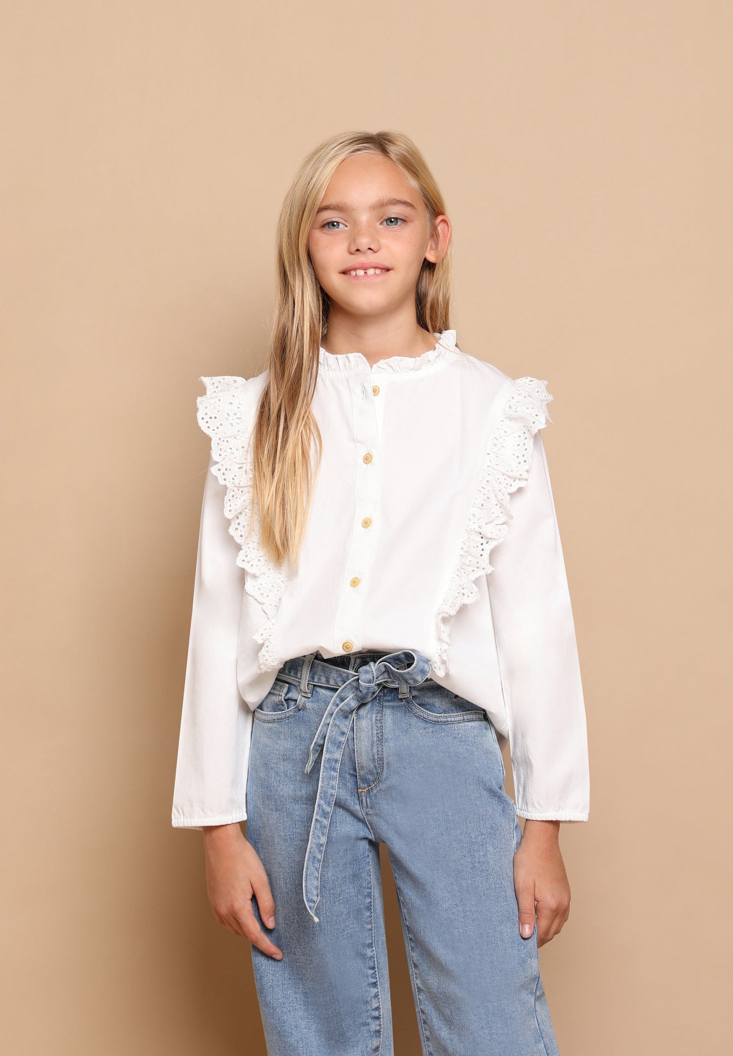BLUSA LISA PORMENOR DE FOLHOS