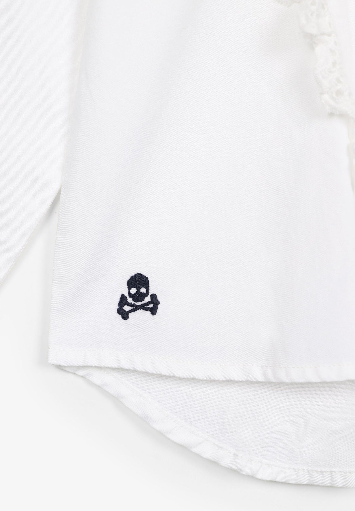 BLUSA LISA PORMENOR DE FOLHOS
