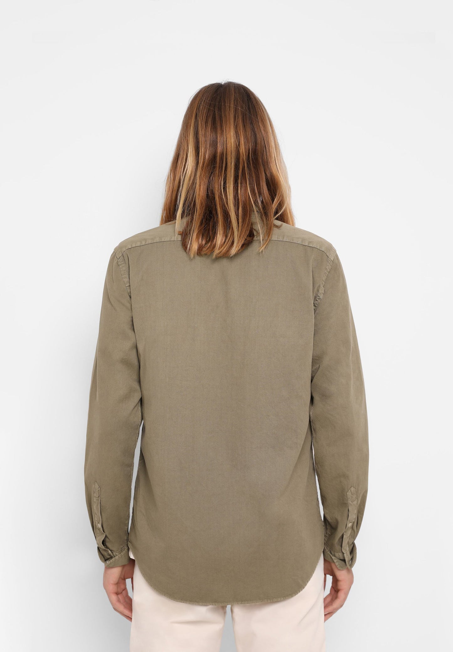 CAMISA COM BOLSOS NO PEITO