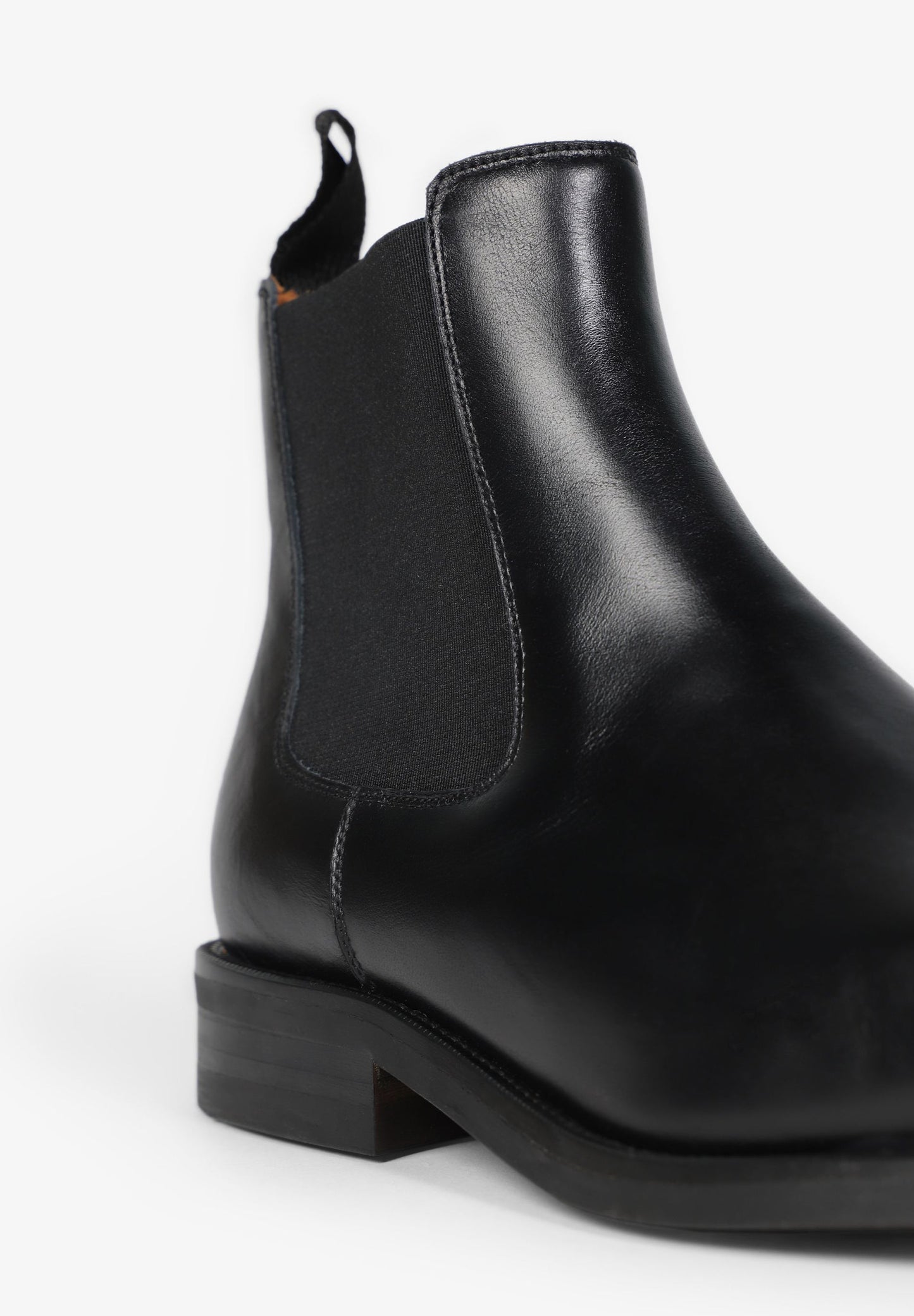 BOTAS CHELSEA EM PELE