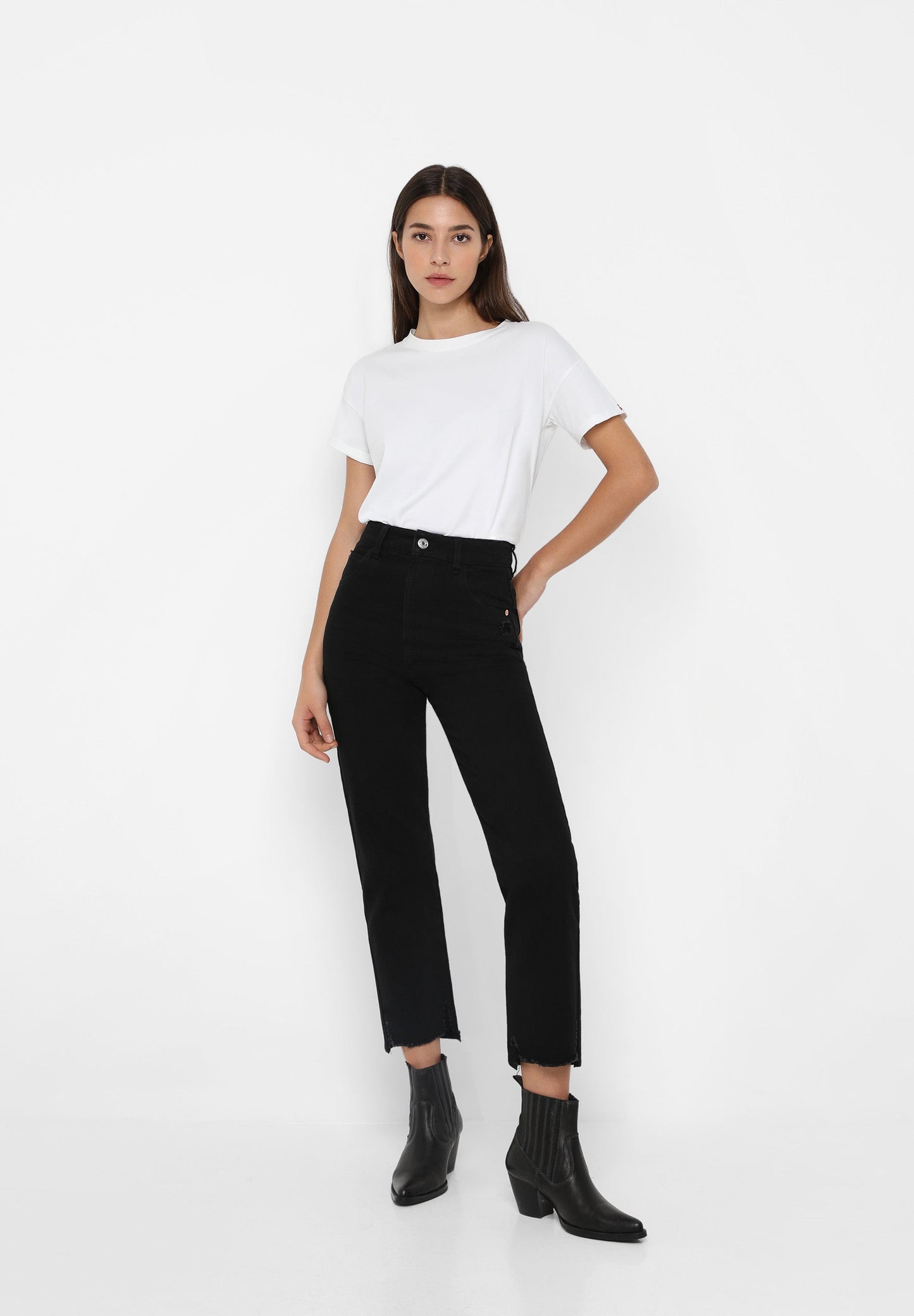 JEANS DIREITOS DESFIADOS