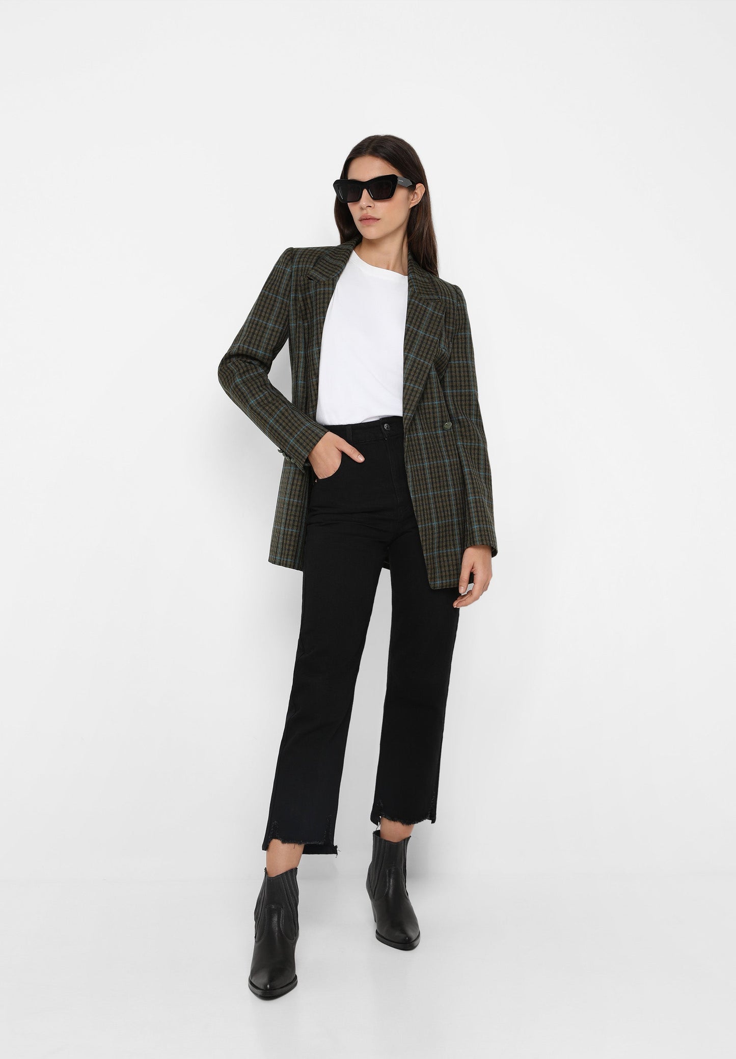 JEANS DIREITOS DESFIADOS