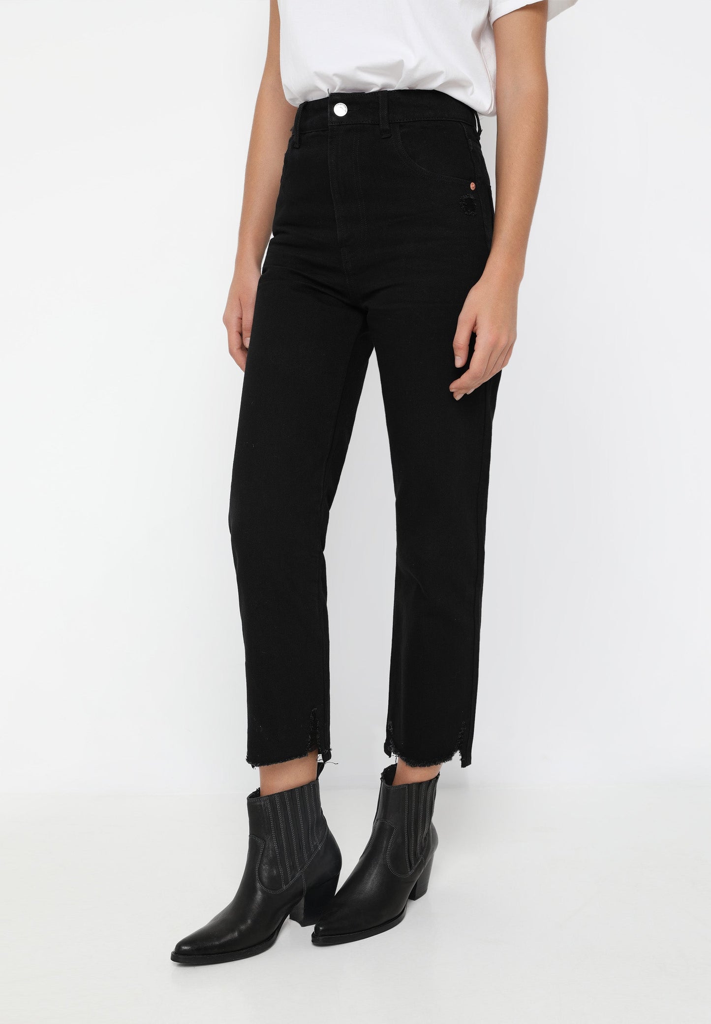 JEANS DIREITOS DESFIADOS