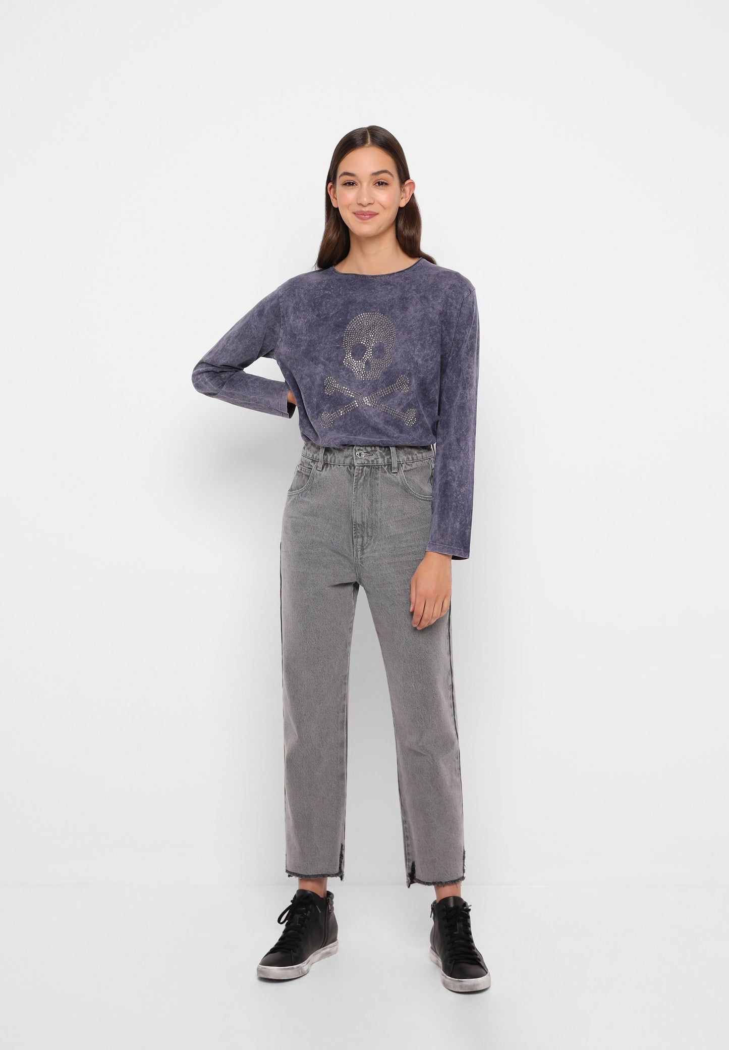 JEANS DIREITOS DESFIADOS