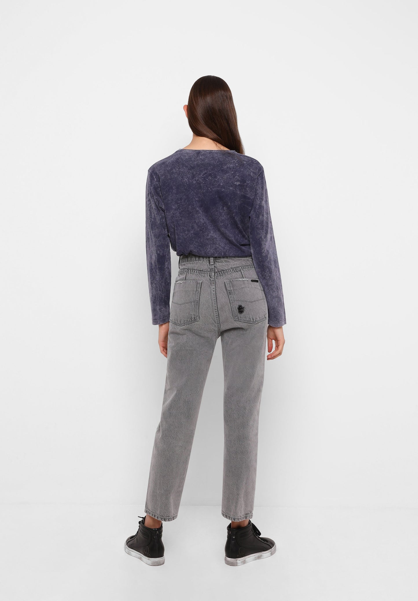 JEANS DIREITOS DESFIADOS