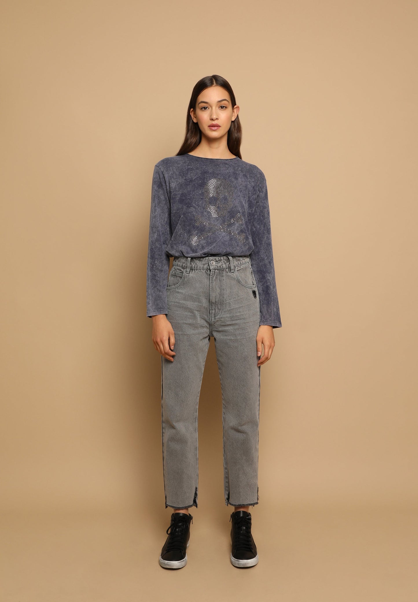 JEANS DIREITOS DESFIADOS