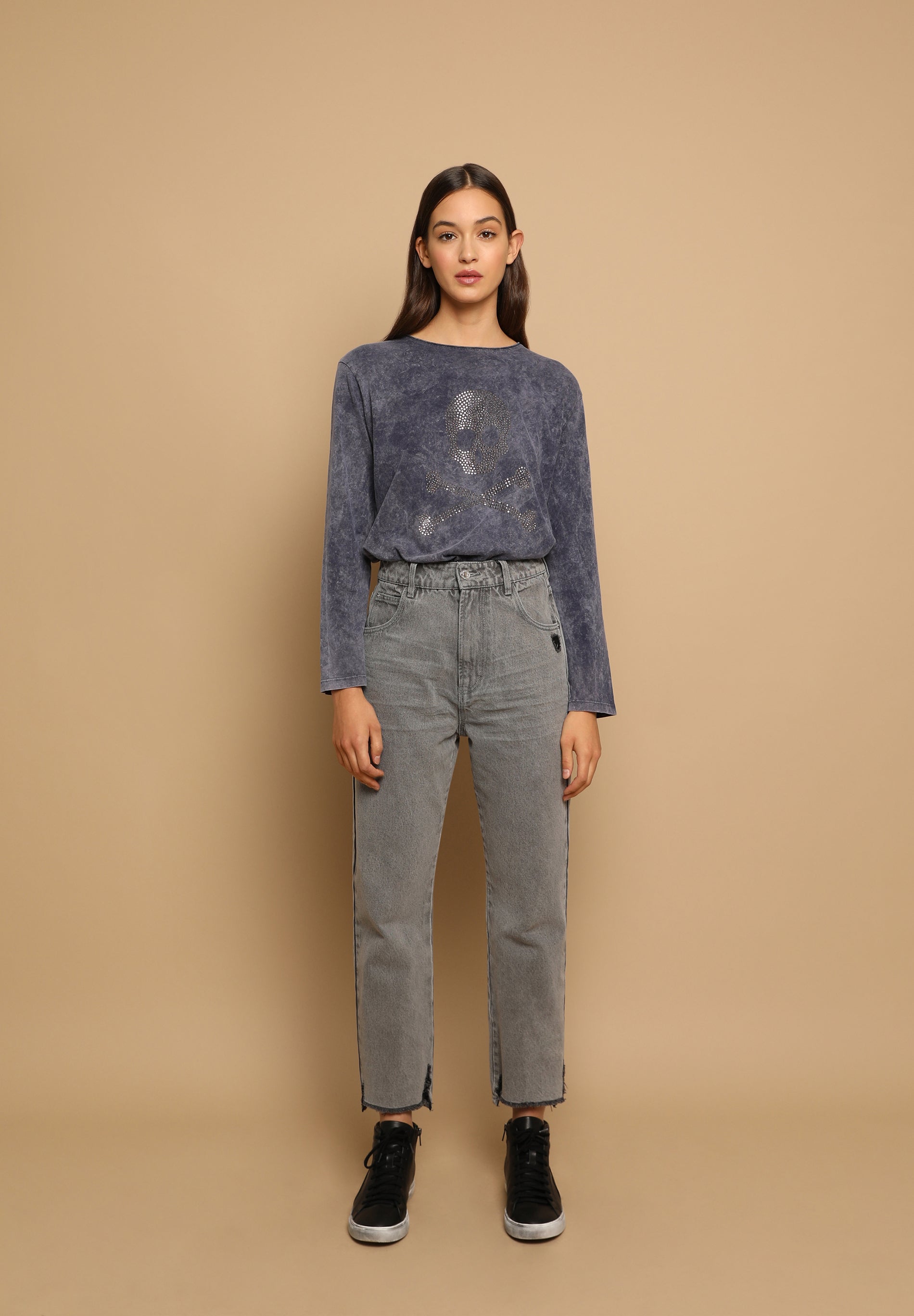 JEANS DIREITOS DESFIADOS