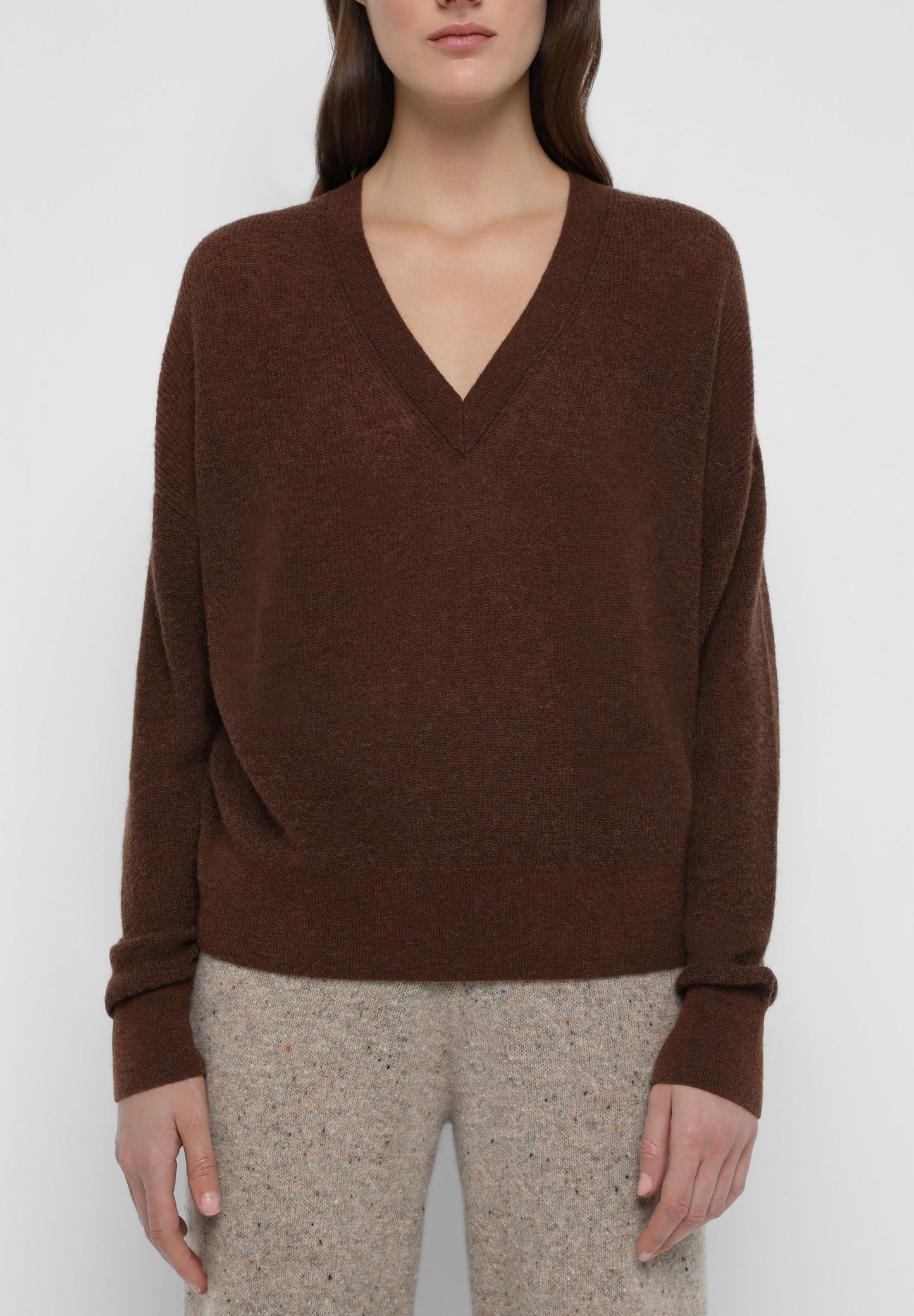 SWEATER MALHA COM DECOTE EM V