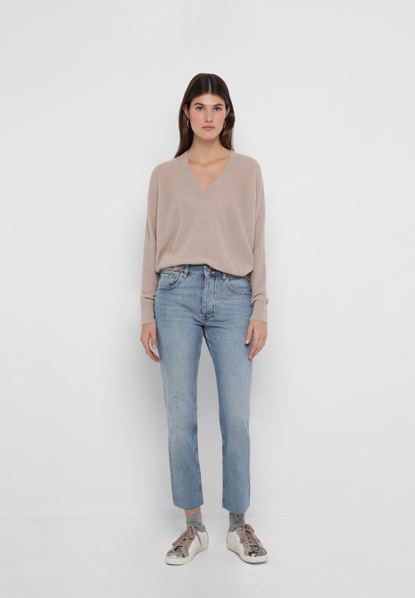 SWEATER MALHA COM DECOTE EM V